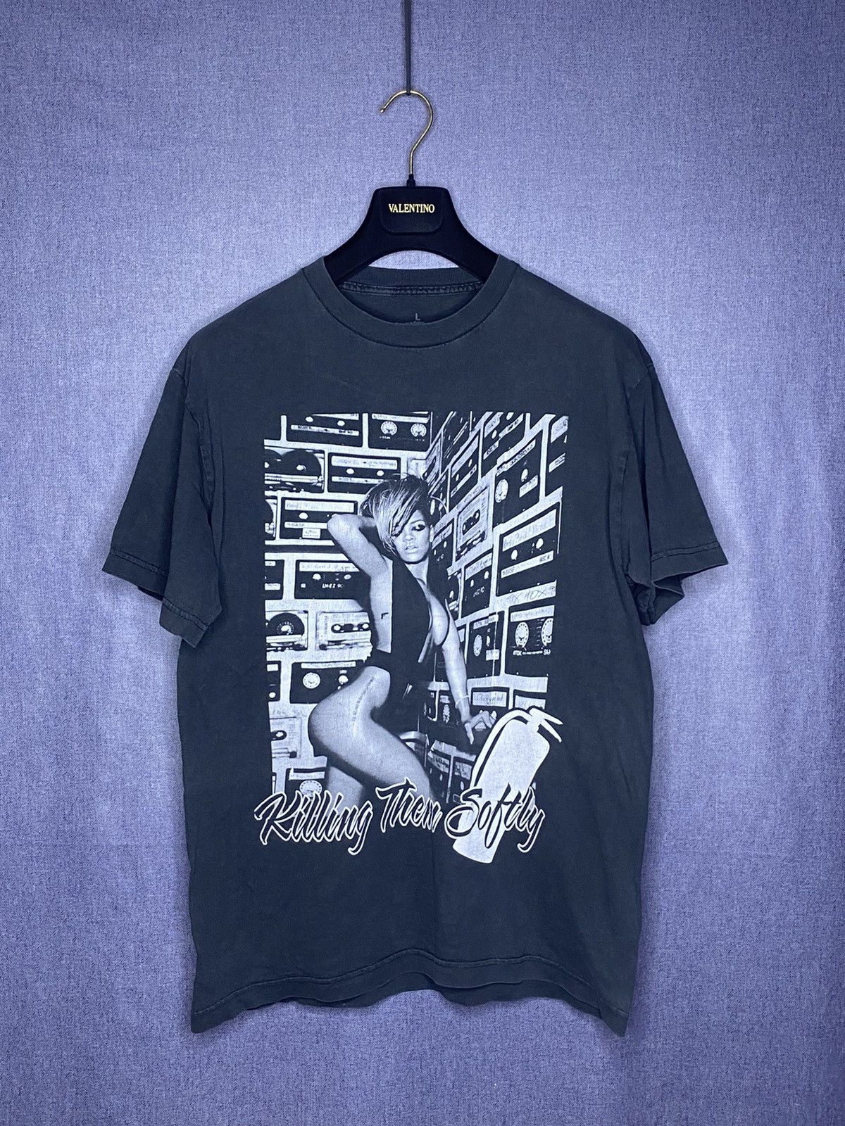 Rihanna × Vintage Quality Control Rihanna “killing then softly” vtg t shirt Size US L / EU 52-54 / 3 - 1 Thumbnail