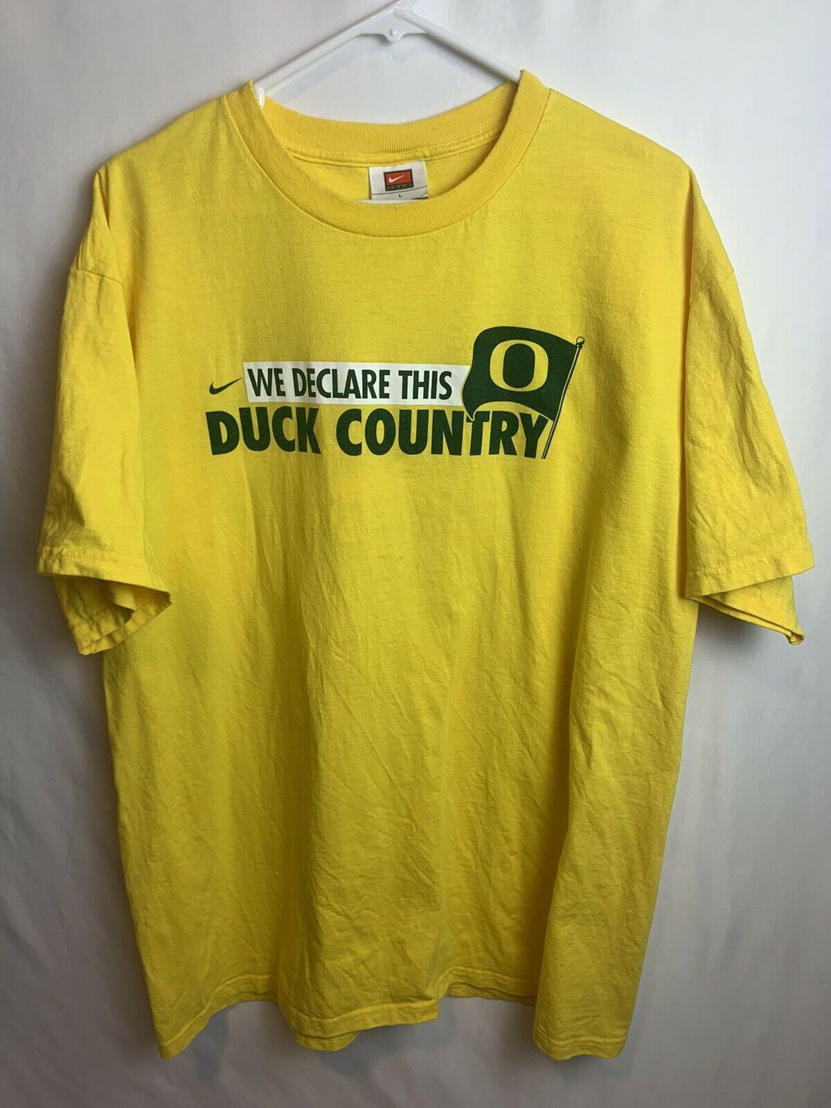 This Duck Country Van RV Nike Van Yellow T-shirt Size Large