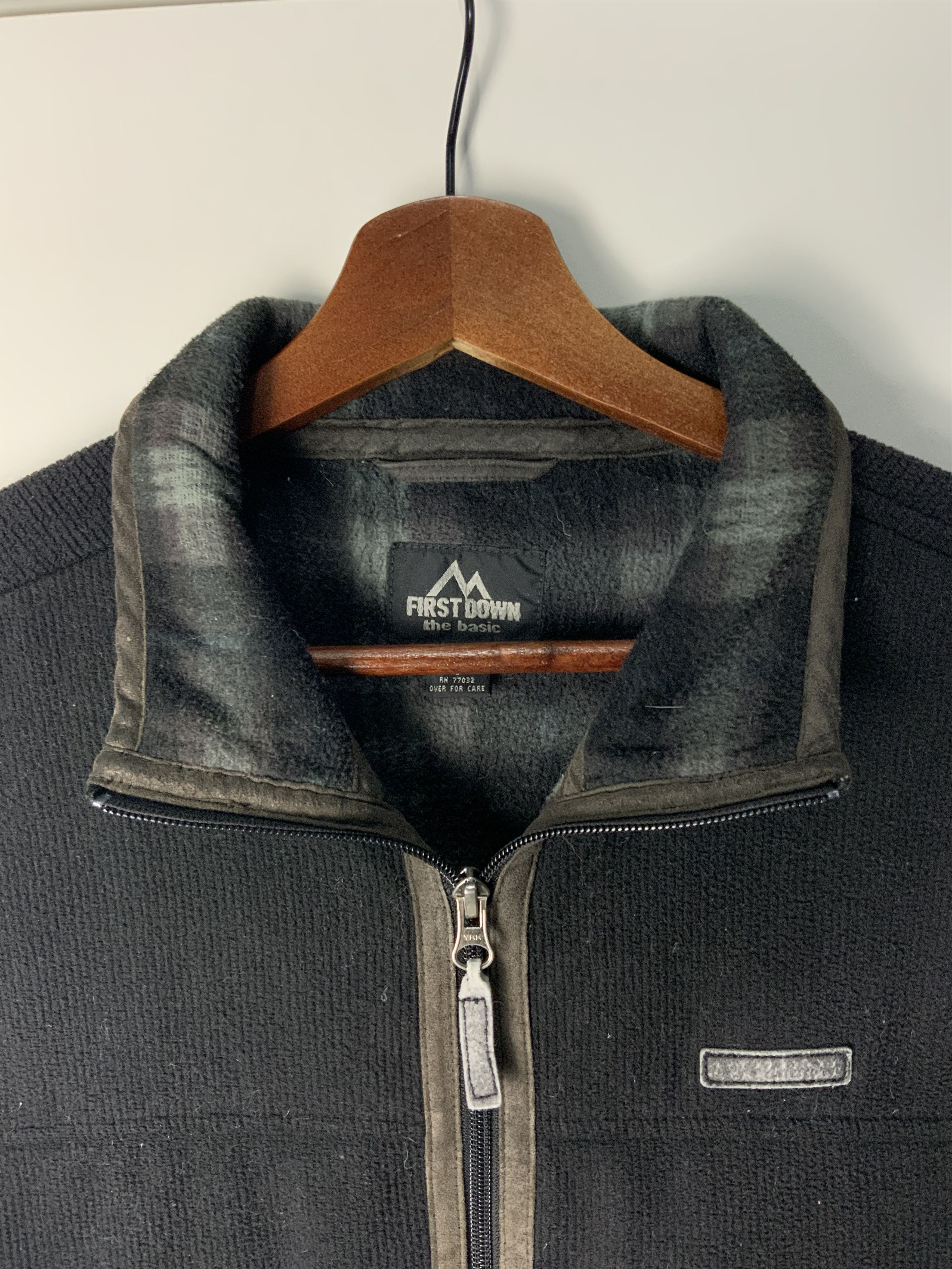 Japanese Brand First Down Hiking Sportswear Corduroi Vest Size US L / EU 52-54 / 3 - 5 Thumbnail