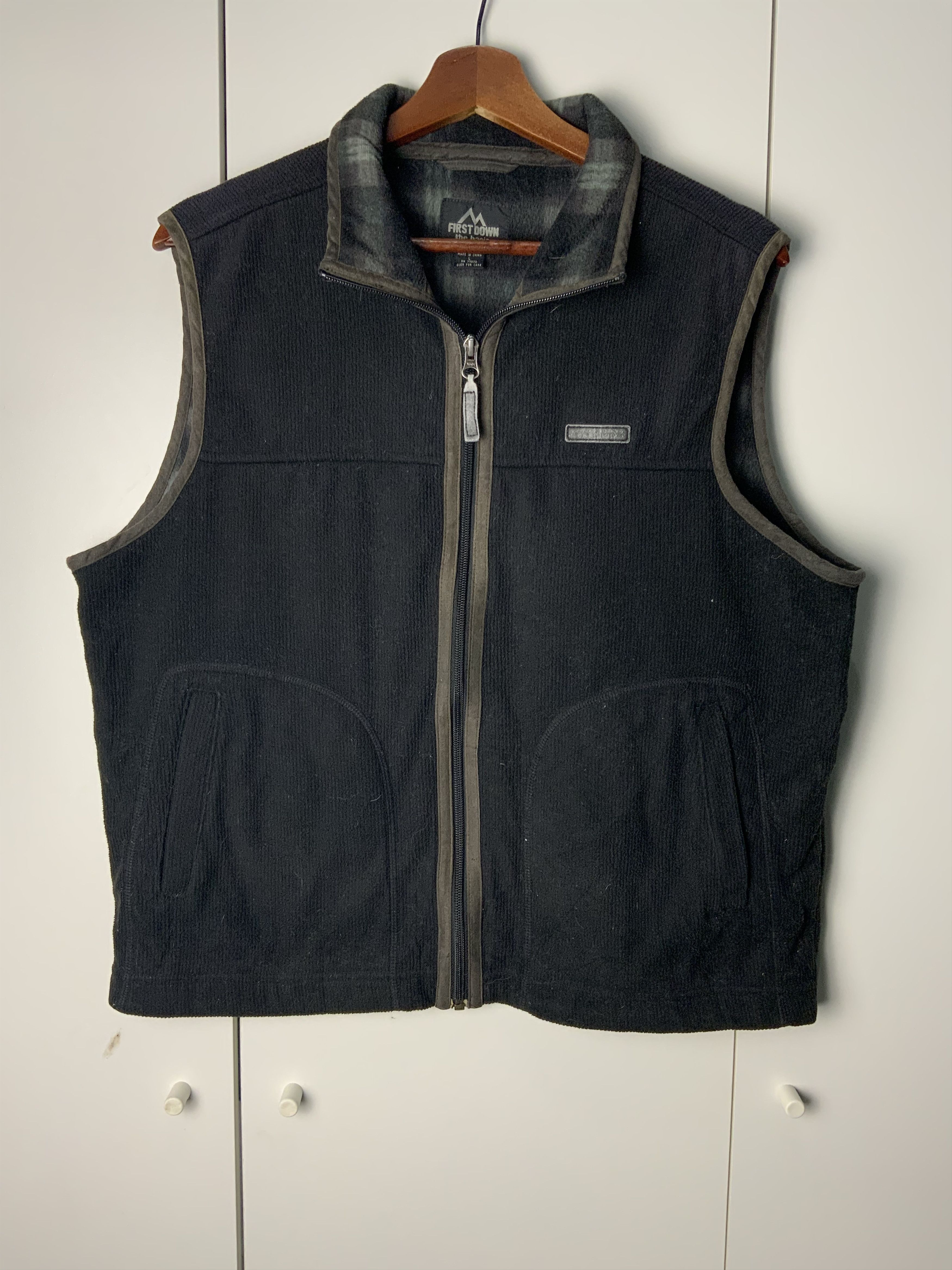 Japanese Brand First Down Hiking Sportswear Corduroi Vest Size US L / EU 52-54 / 3 - 1 Thumbnail