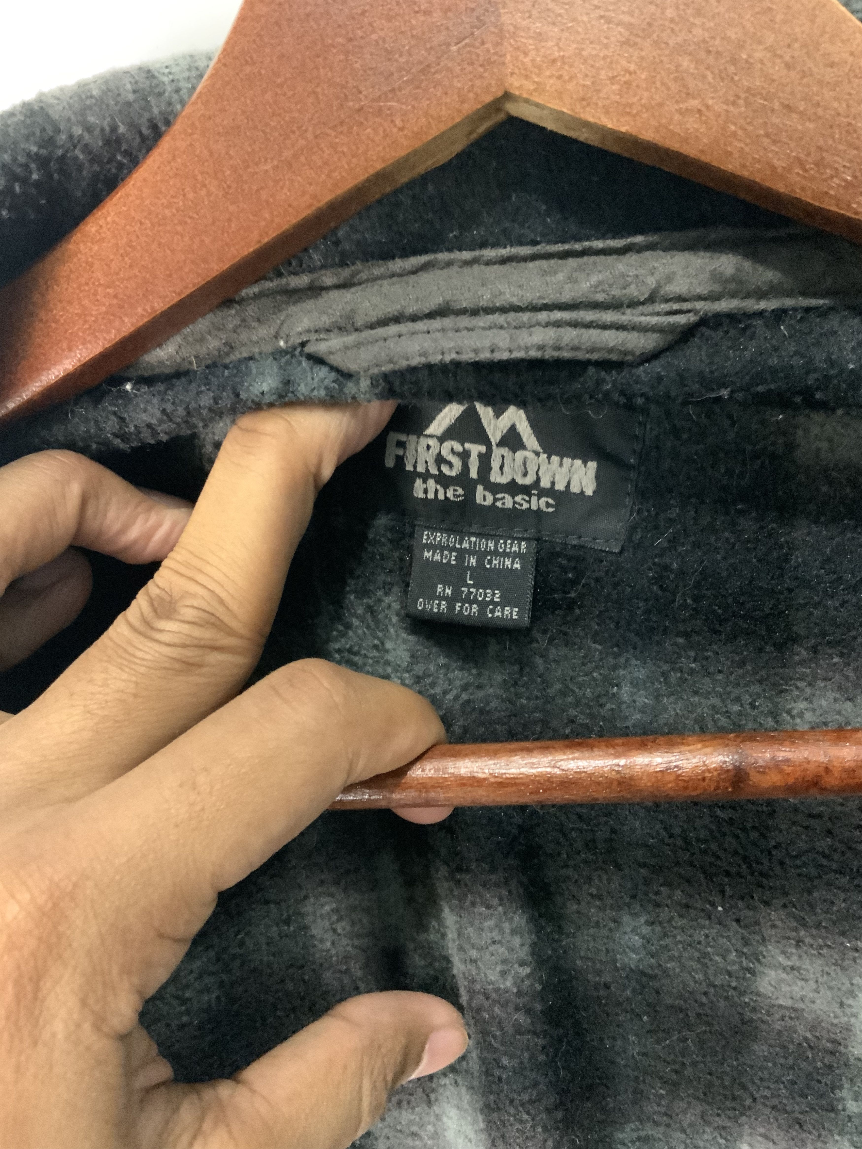 Japanese Brand First Down Hiking Sportswear Corduroi Vest Size US L / EU 52-54 / 3 - 10 Thumbnail
