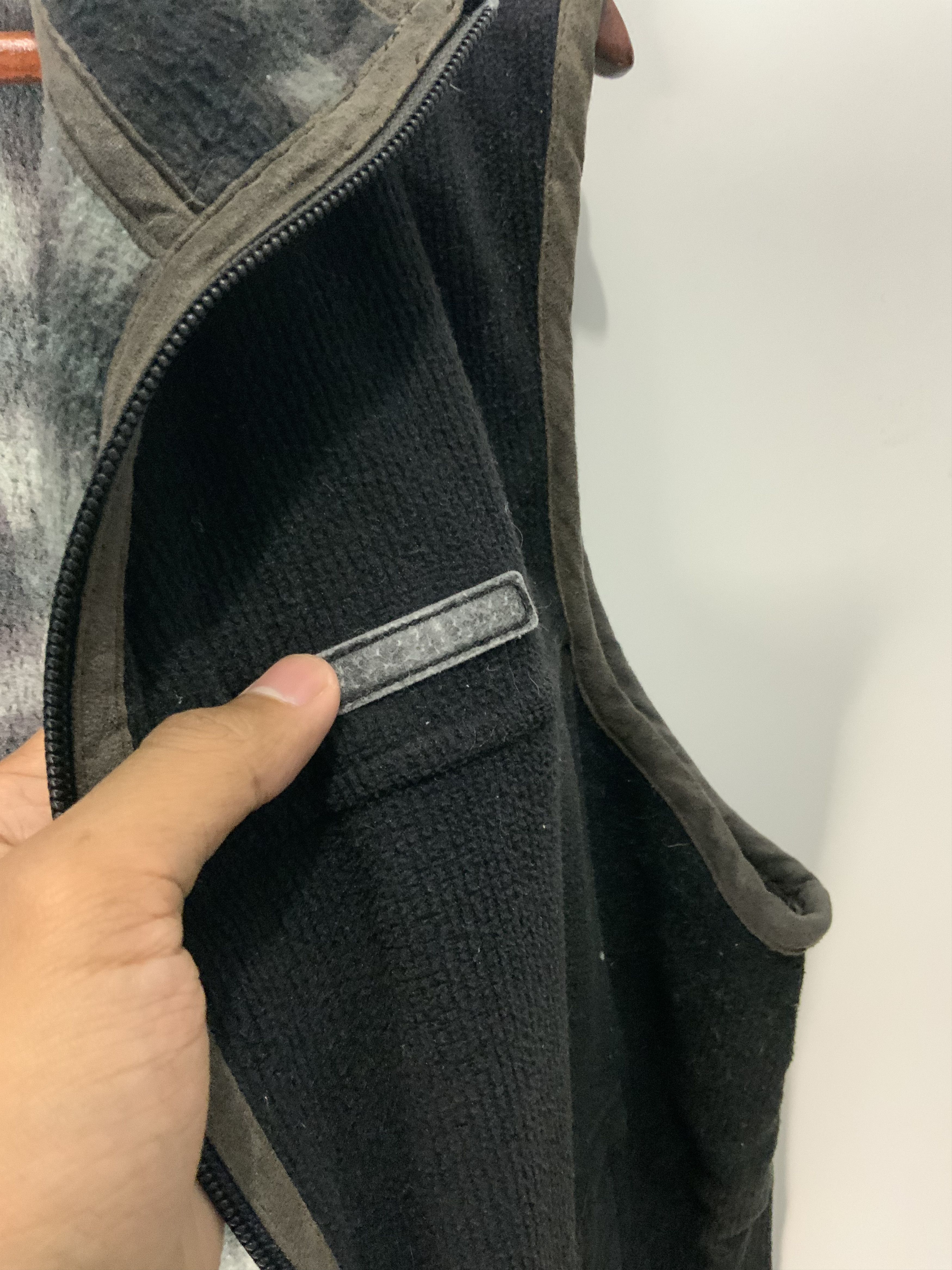 Japanese Brand First Down Hiking Sportswear Corduroi Vest Size US L / EU 52-54 / 3 - 9 Thumbnail