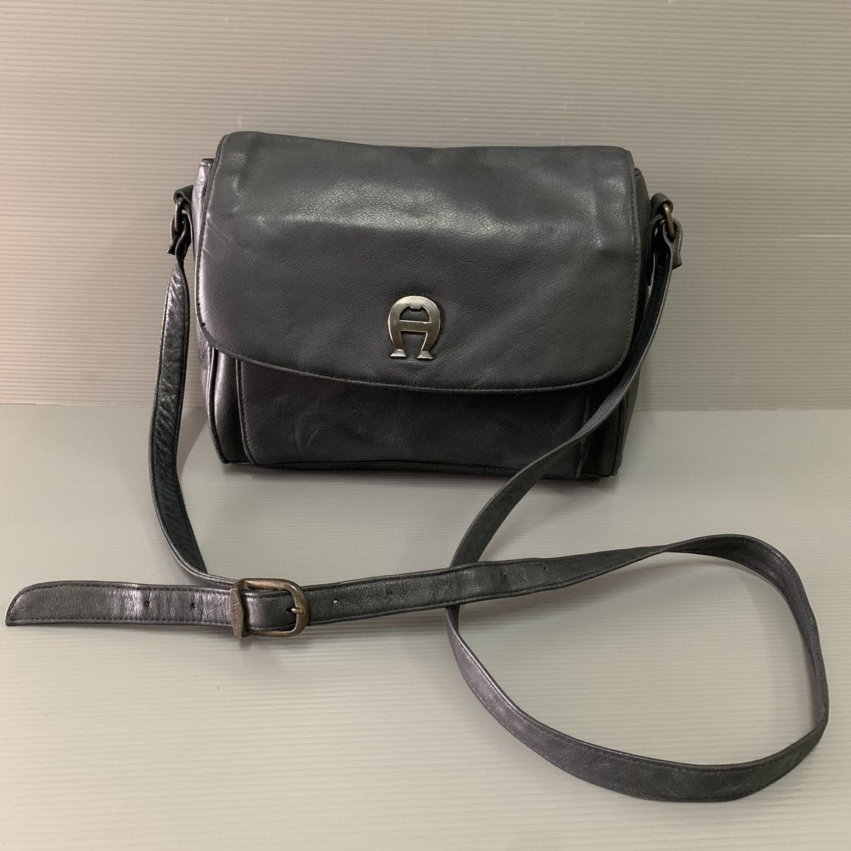 Aigner Aigner Leather Black Slingbag Size ONE SIZE - 2 Thumbnail