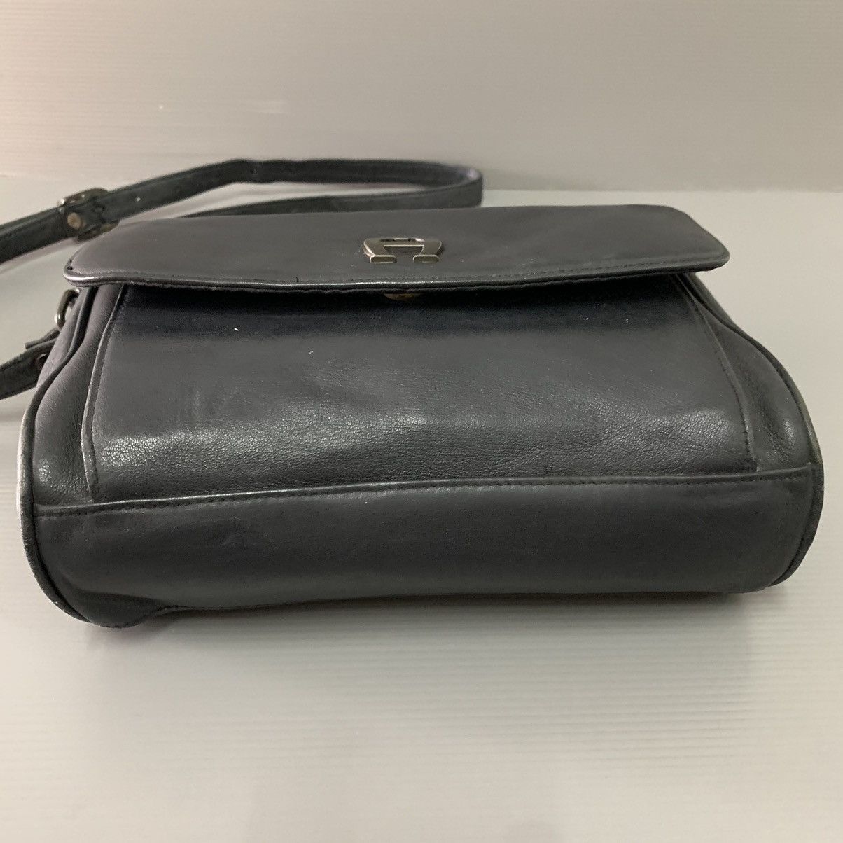 Aigner Aigner Leather Black Slingbag Size ONE SIZE - 6 Thumbnail