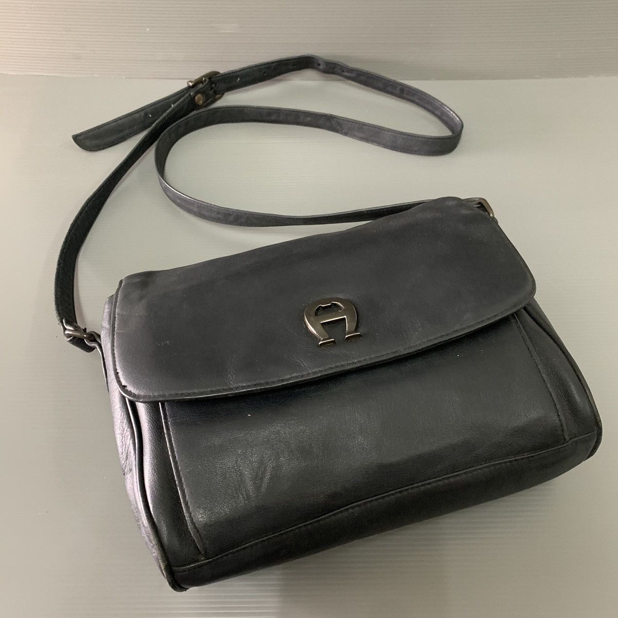 Aigner Aigner Leather Black Slingbag Size ONE SIZE - 3 Thumbnail
