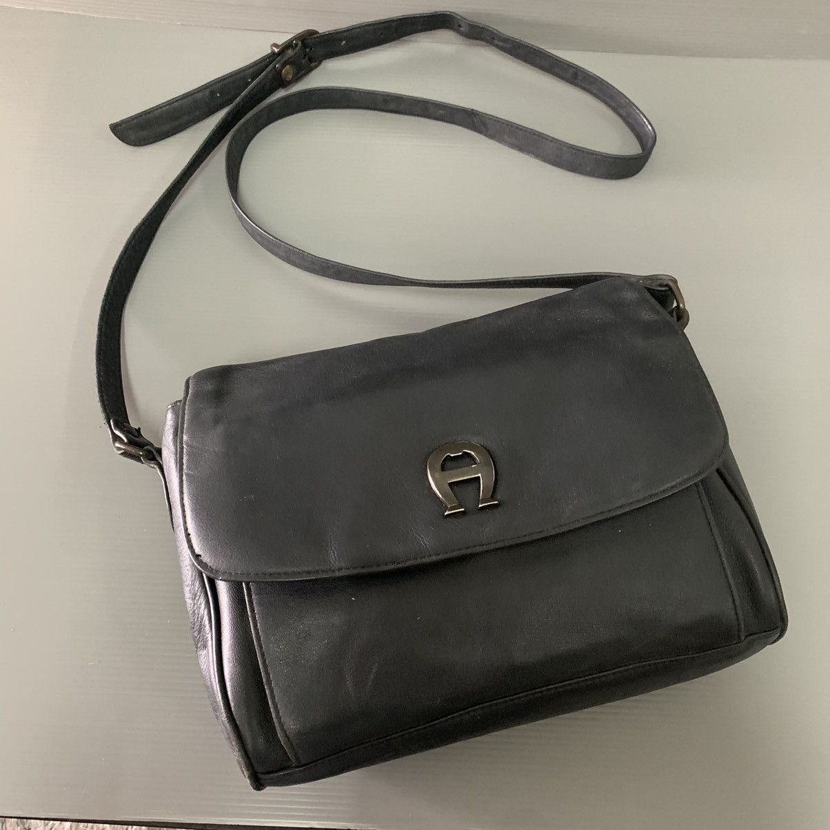 Aigner Aigner Leather Black Slingbag Size ONE SIZE - 1 Thumbnail
