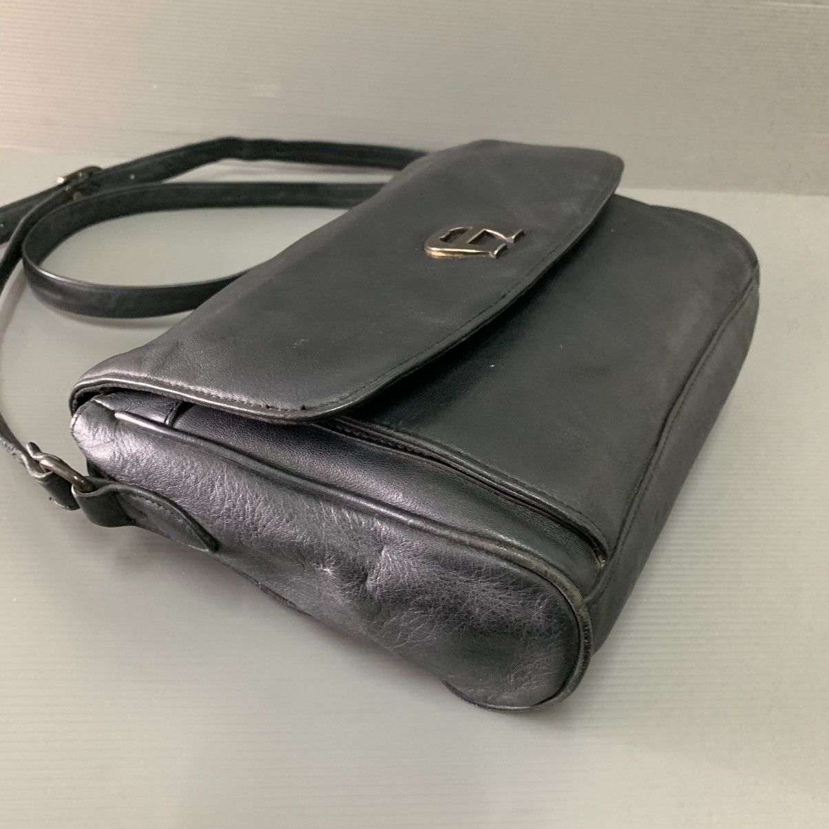 Aigner Aigner Leather Black Slingbag Size ONE SIZE - 7 Thumbnail