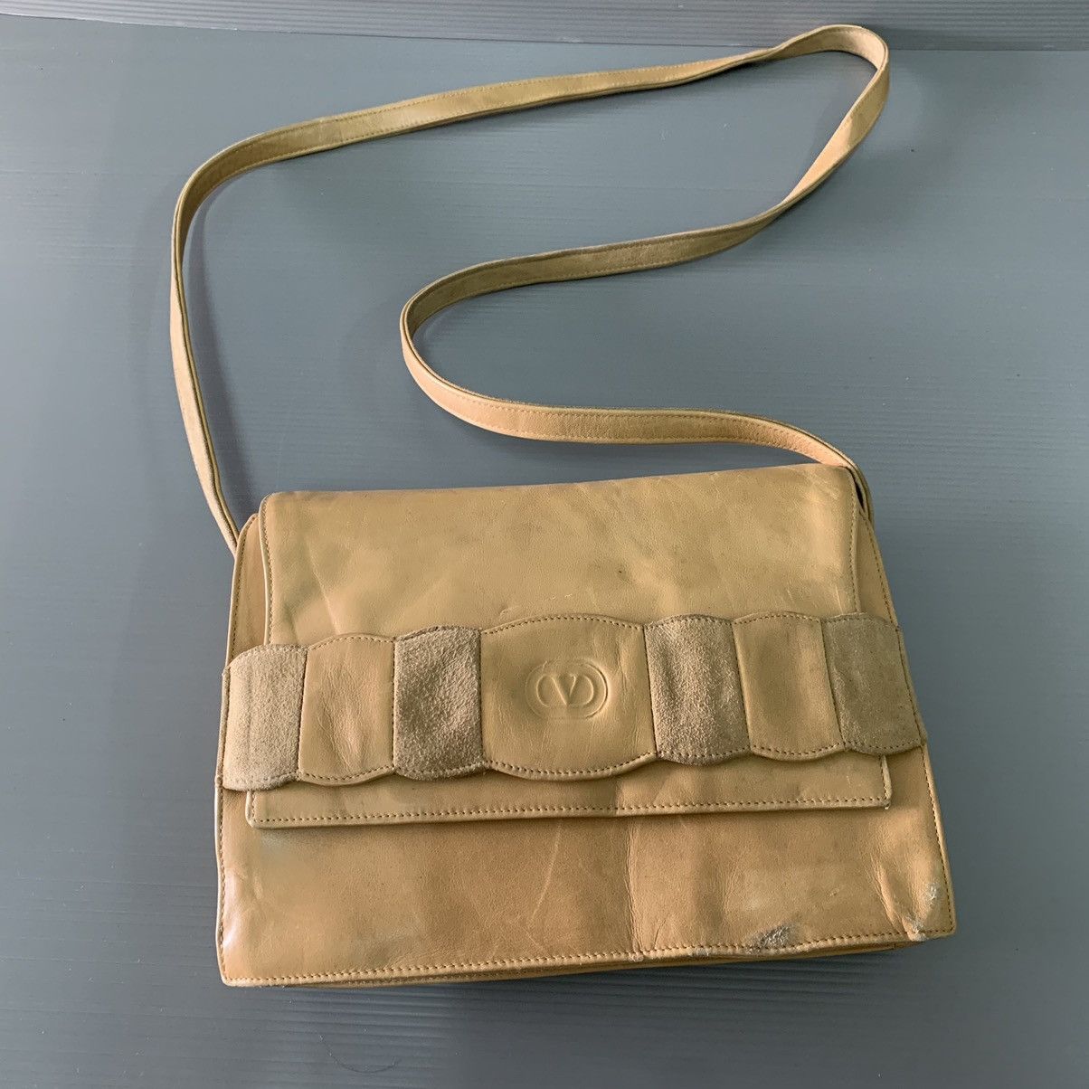 Valentino Valentino Garavani Leather Slingbag Size ONE SIZE - 1 Thumbnail