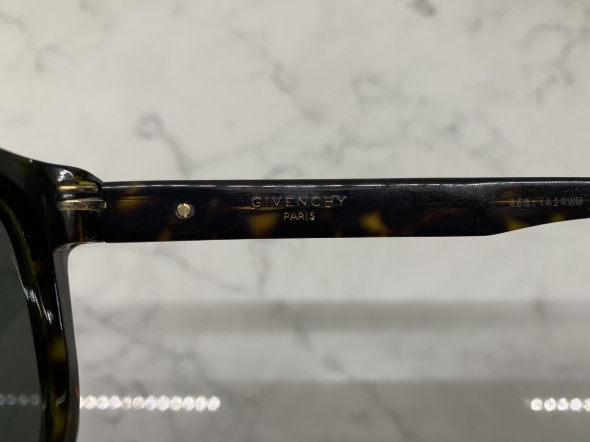 Givenchy Unisex Givenchy Sunglasses Size ONE SIZE - 4 Thumbnail