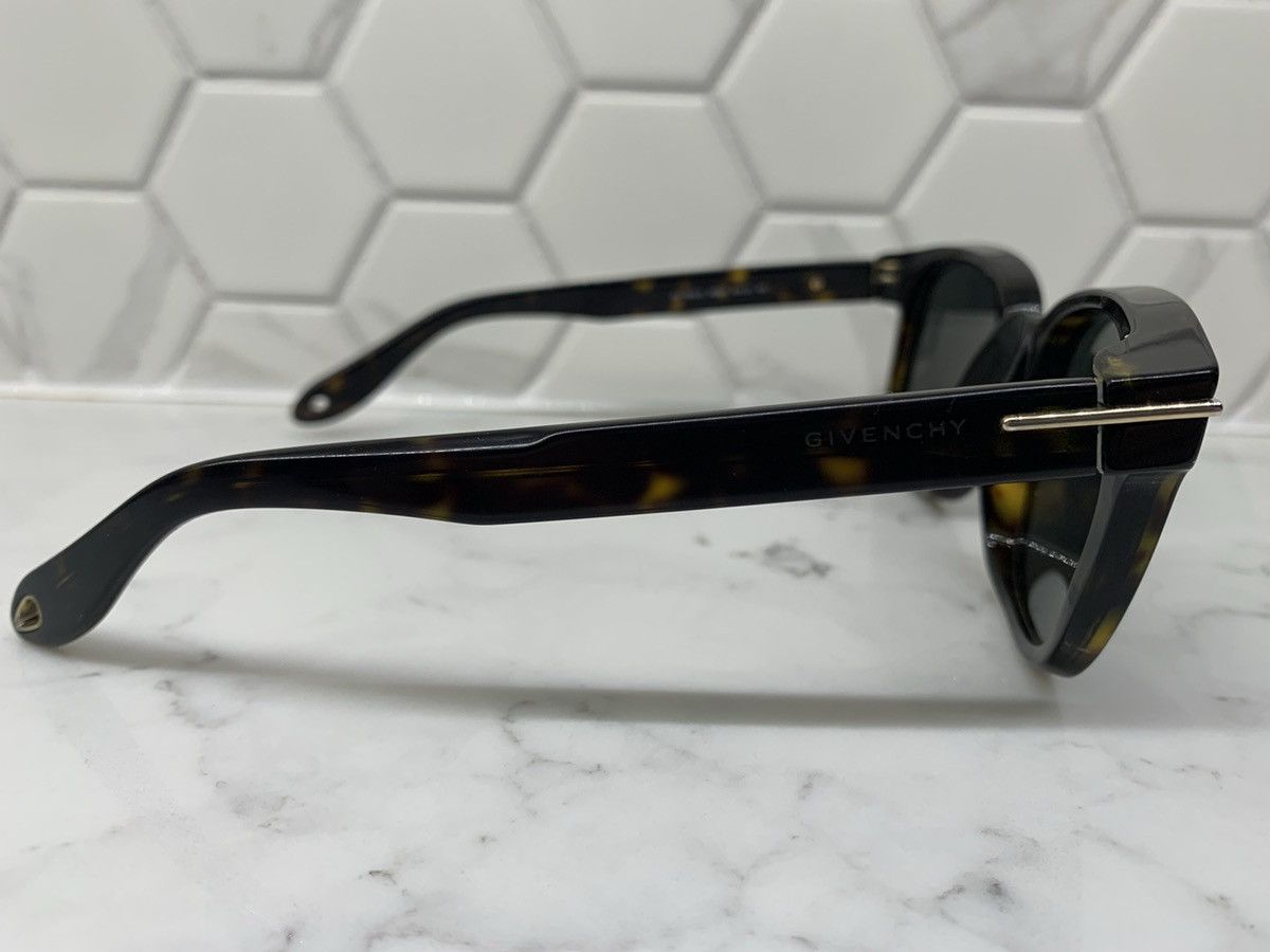 Givenchy Unisex Givenchy Sunglasses Size ONE SIZE - 3 Thumbnail