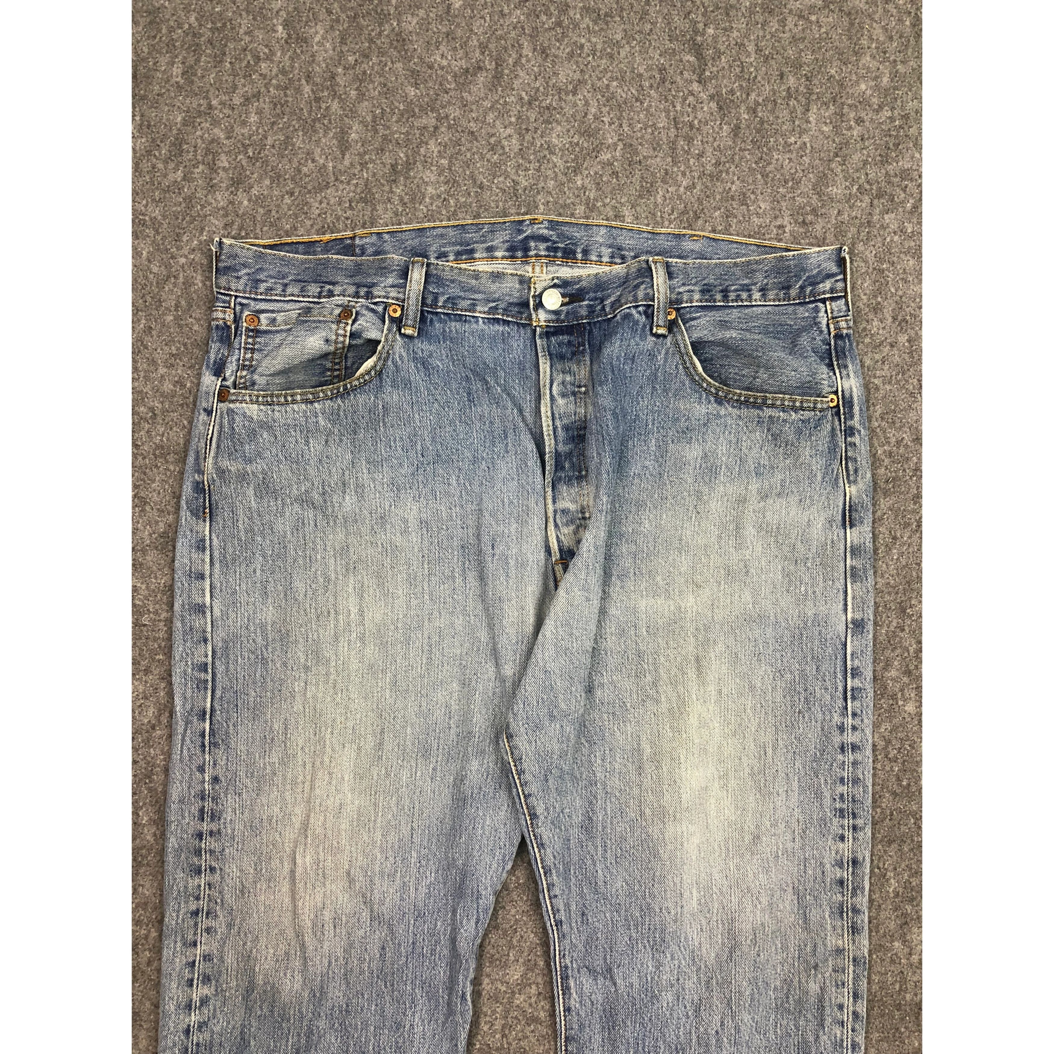 Levi's Vintage Levis 501 Jeans Lightwash DP0495 Size US 40 / EU 56 - 3 Thumbnail