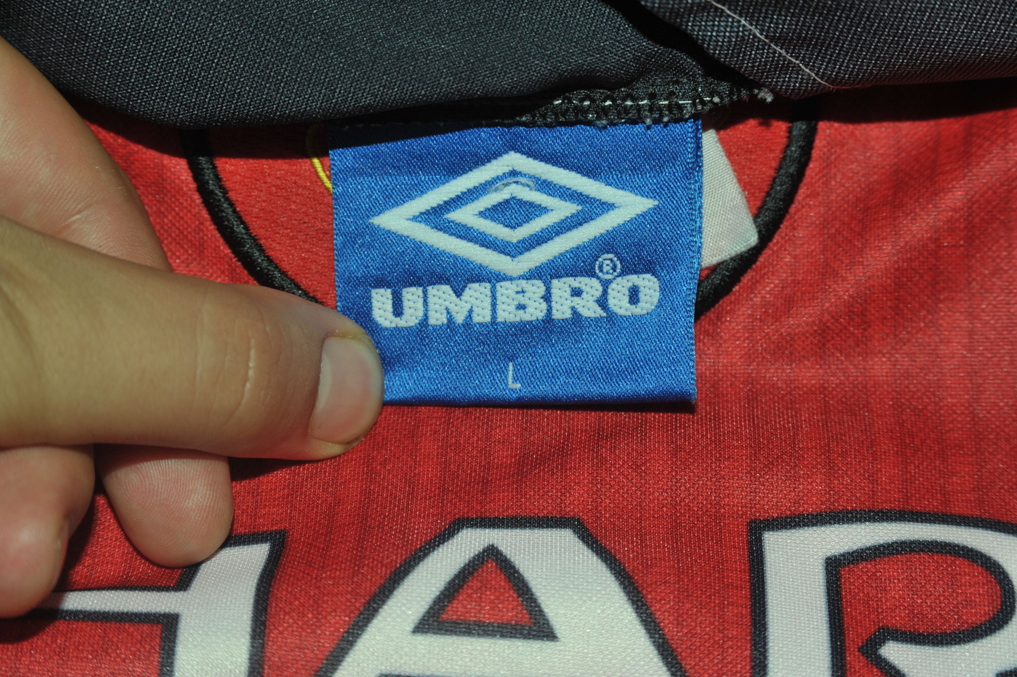 Umbro Vintage Manchester United Theatre Of Dreams Jersey Size US L / EU 52-54 / 3 - 3 Thumbnail