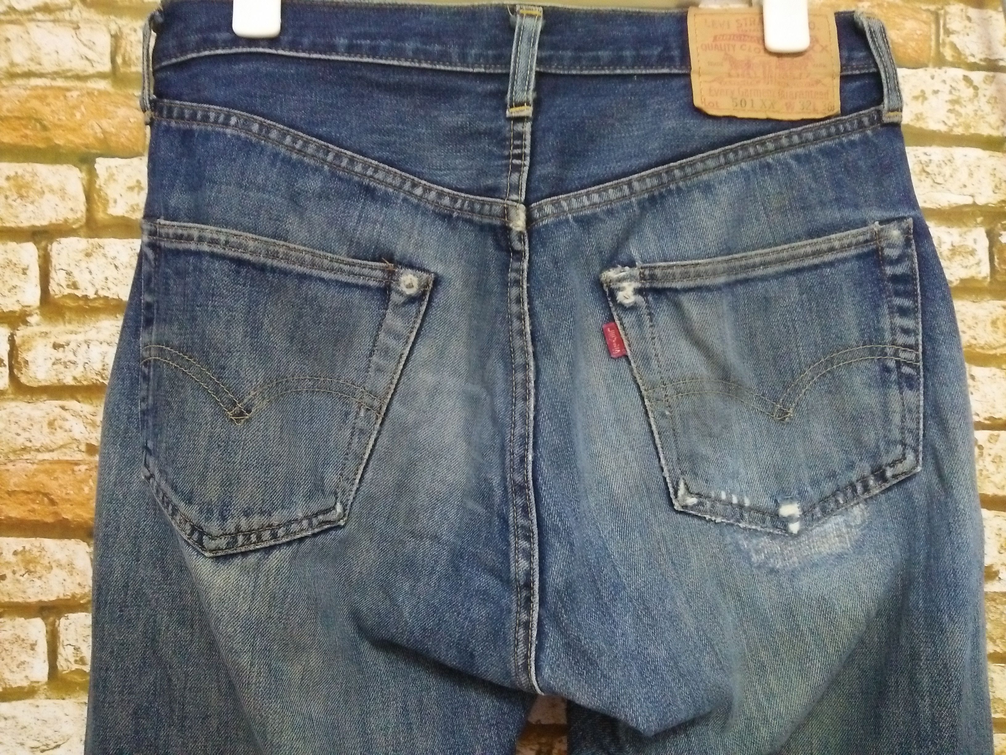 Levi's 90s LEVIS 501XX BIG E DISTRESSED SELVEDGE 555 USA (B102) Size US 30 / EU 46 - 8 Thumbnail
