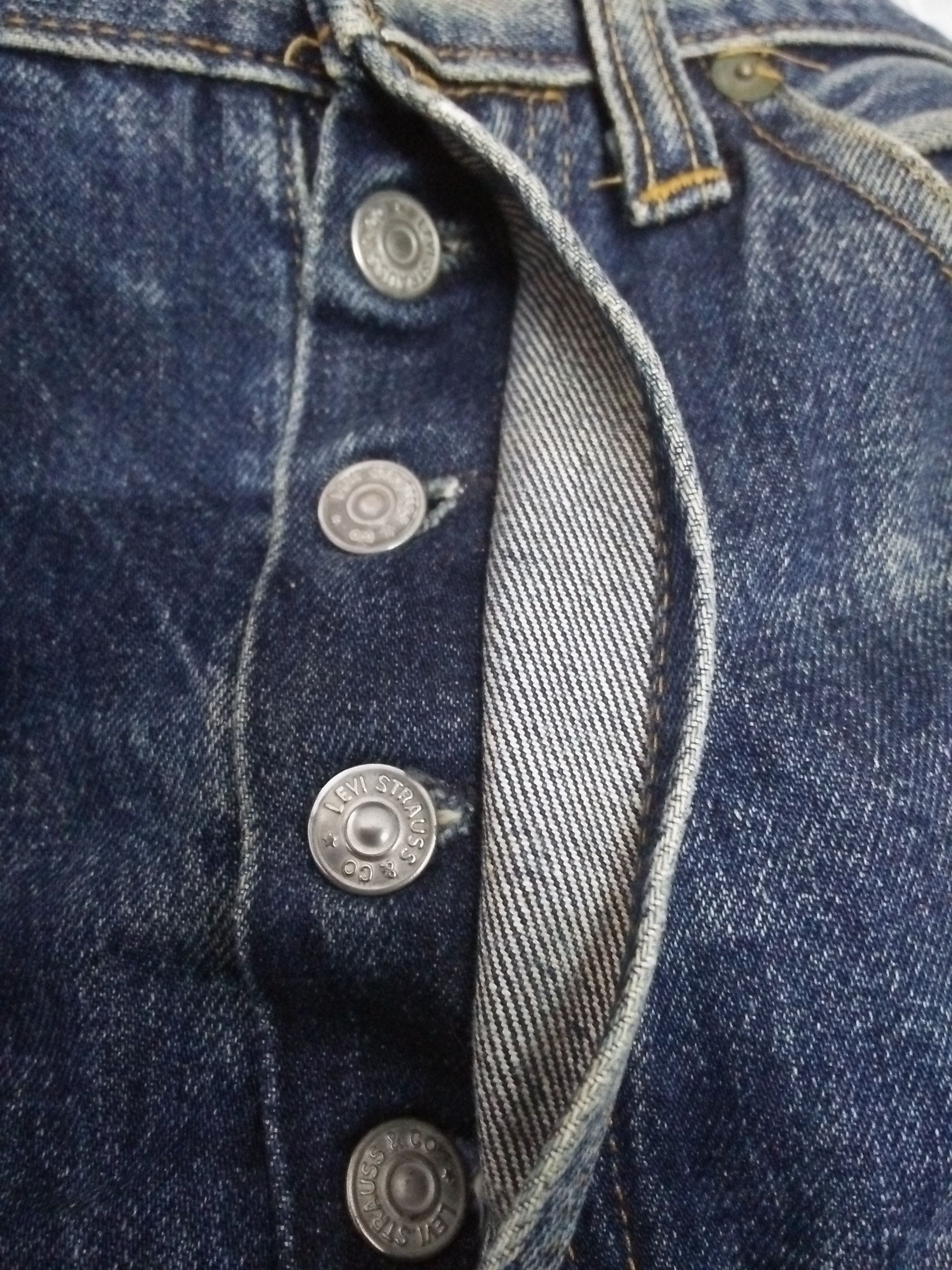 Levi's 90s LEVIS 501XX BIG E DISTRESSED SELVEDGE 555 USA (B102) Size US 30 / EU 46 - 11 Thumbnail