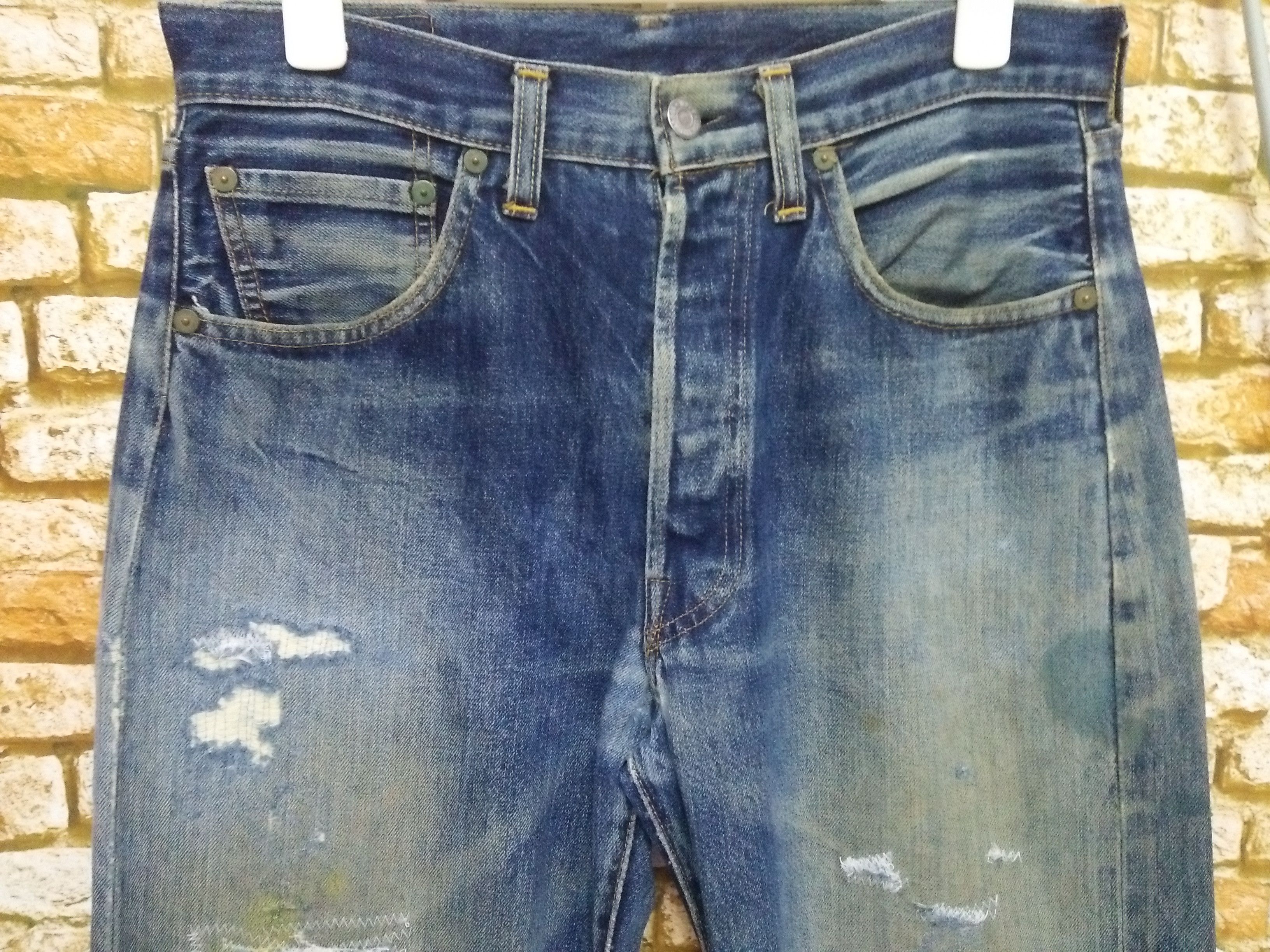 Levi's 90s LEVIS 501XX BIG E DISTRESSED SELVEDGE 555 USA (B102) Size US 30 / EU 46 - 2 Thumbnail
