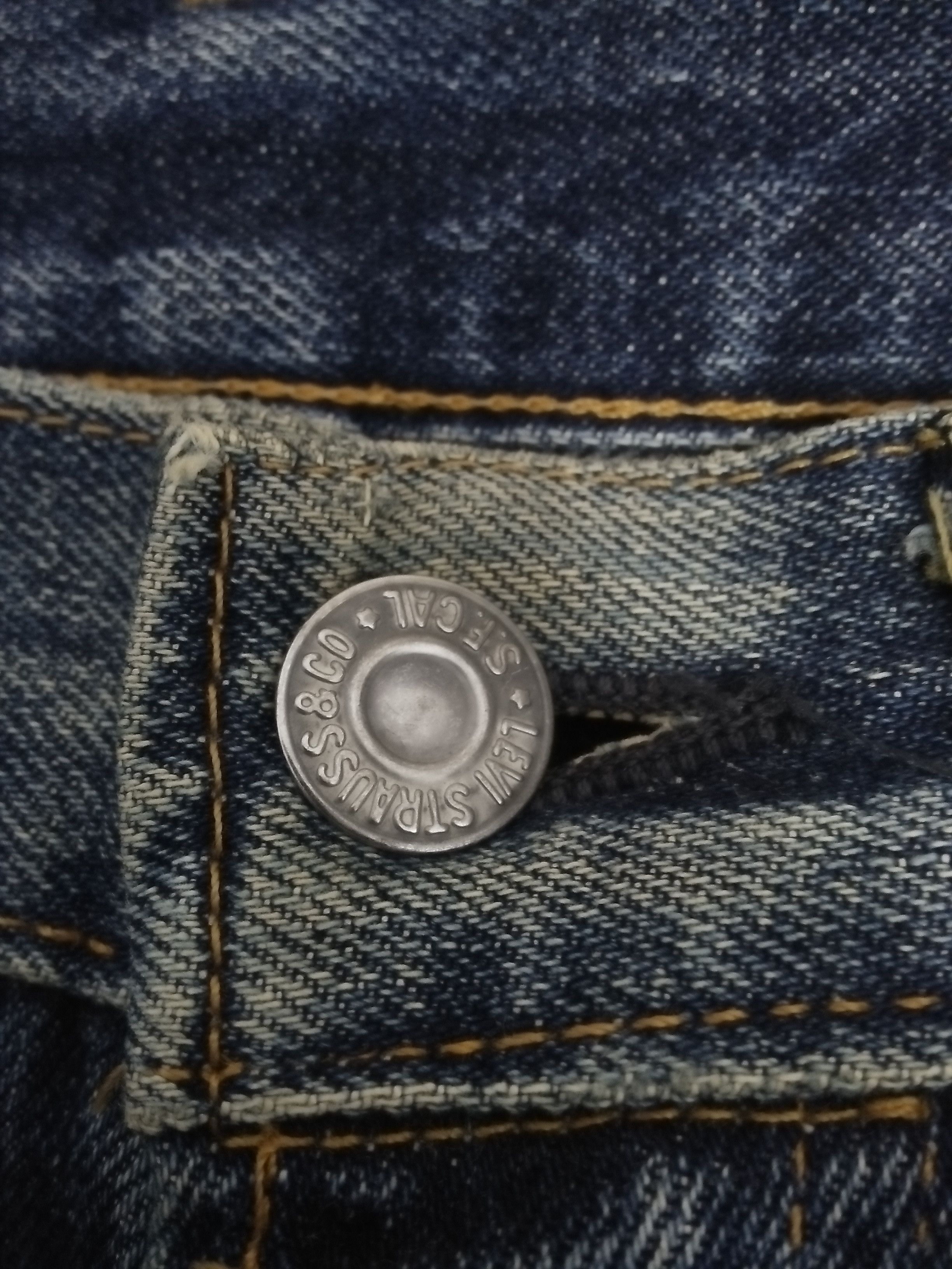 Levi's 90s LEVIS 501XX BIG E DISTRESSED SELVEDGE 555 USA (B102) Size US 30 / EU 46 - 10 Thumbnail
