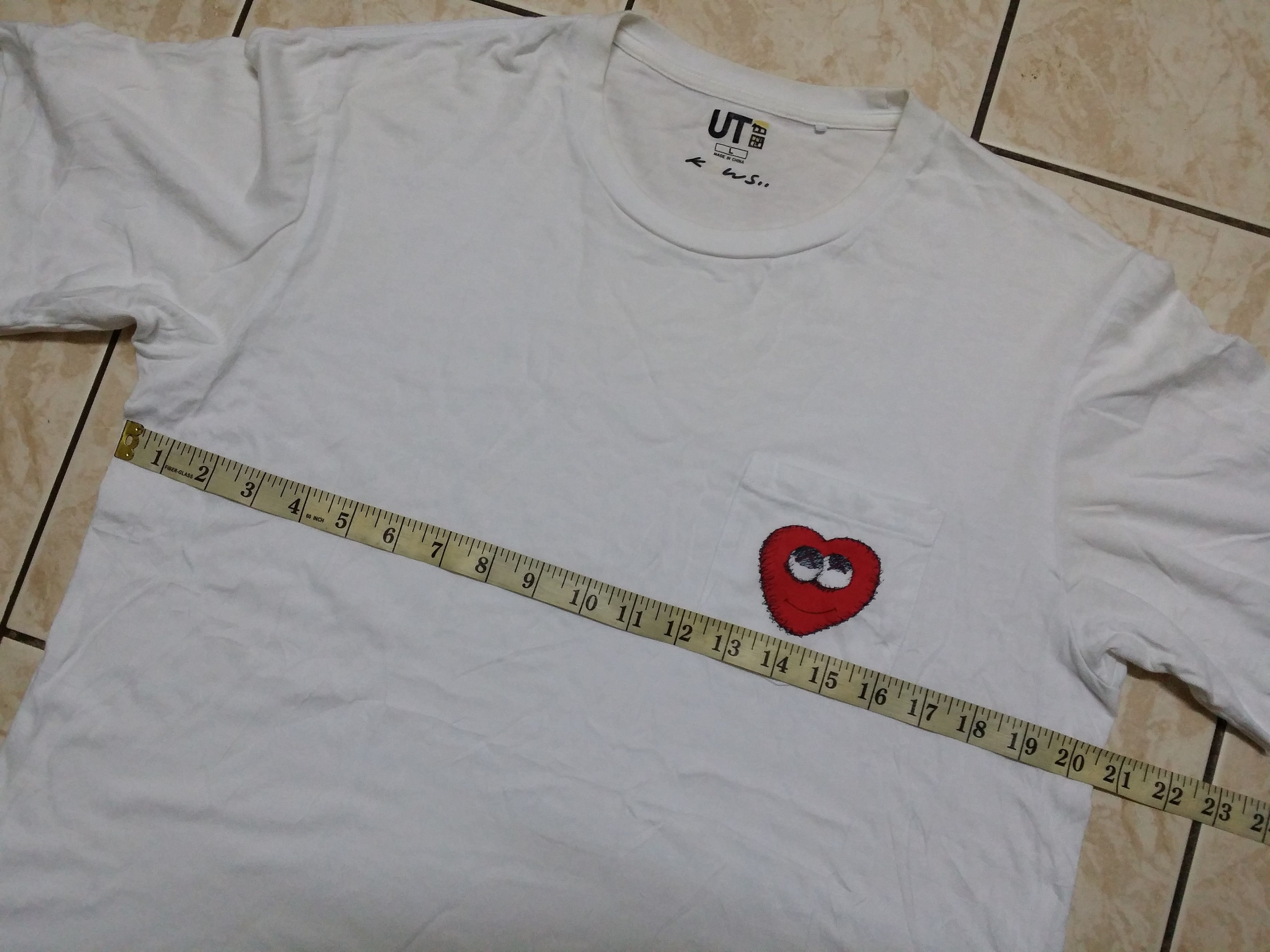 Kaws × Uniqlo KAWS X UNIQLO UT pocket tee shirt Size US M / EU 48-50 / 2 - 4 Thumbnail