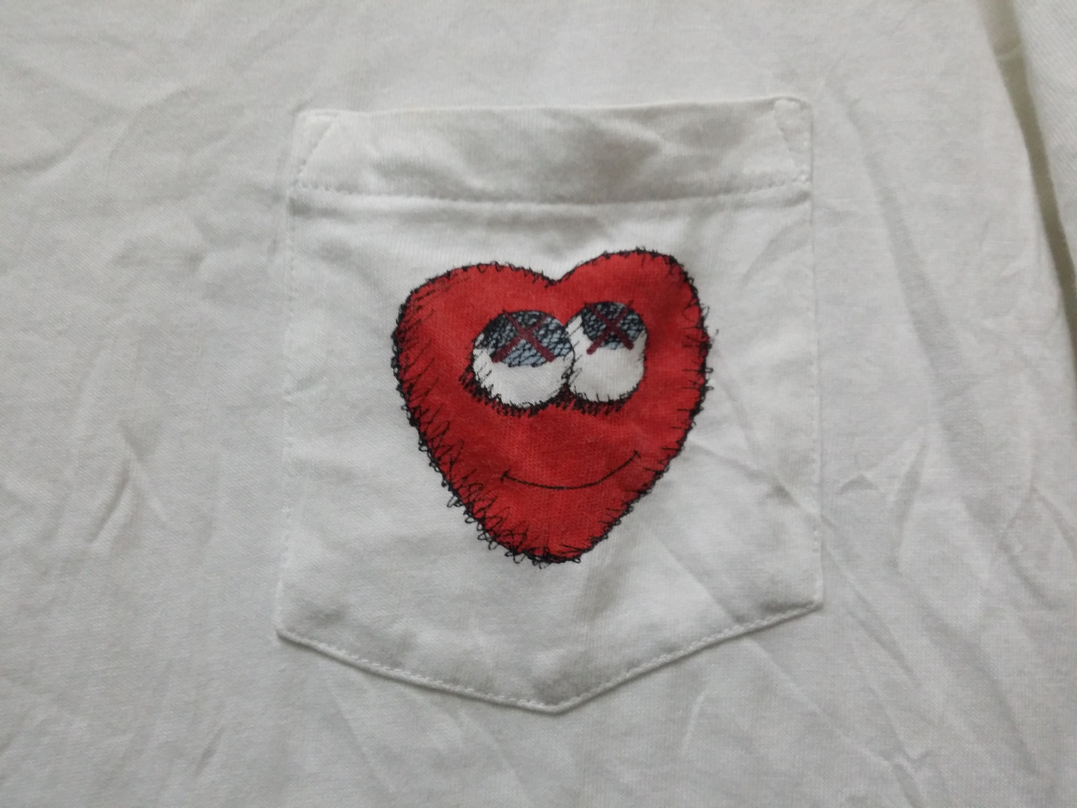 Kaws × Uniqlo KAWS X UNIQLO UT pocket tee shirt Size US M / EU 48-50 / 2 - 3 Thumbnail