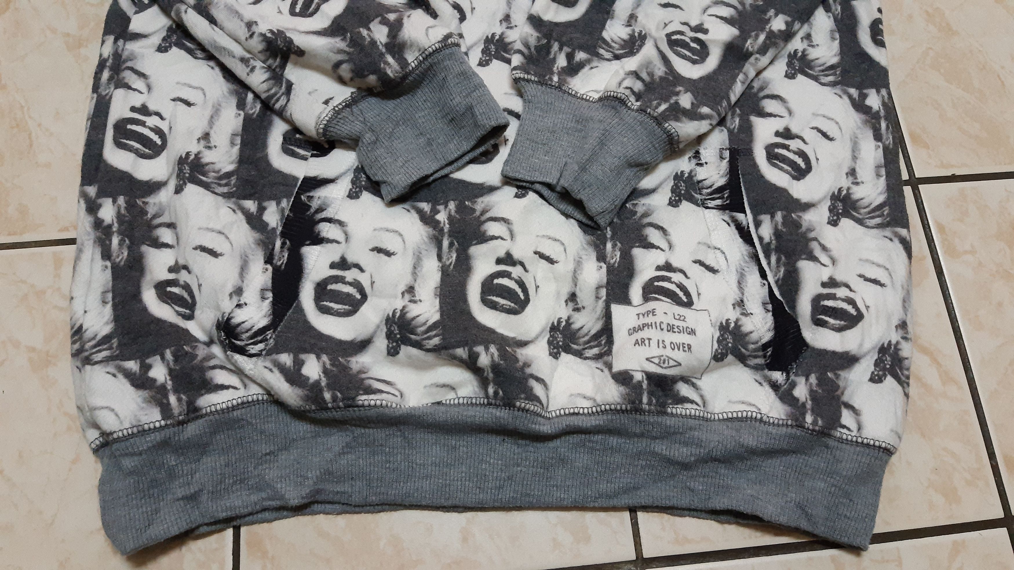 Japanese Brand VINTAGE MARILYN MONROE FULL PRINT PULLOVER HOODIES Size US M / EU 48-50 / 2 - 4 Thumbnail