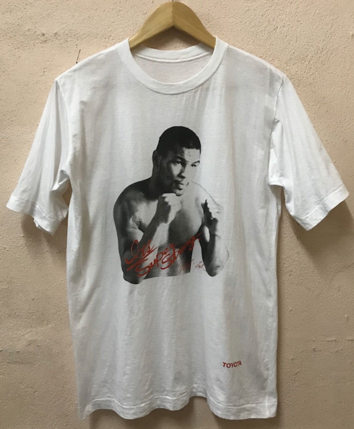 Vintage Vintage 90s Mike Tyson “It’s Super Strong” Tshirt by TOYOTA Size US M / EU 48-50 / 2 - 1 Thumbnail