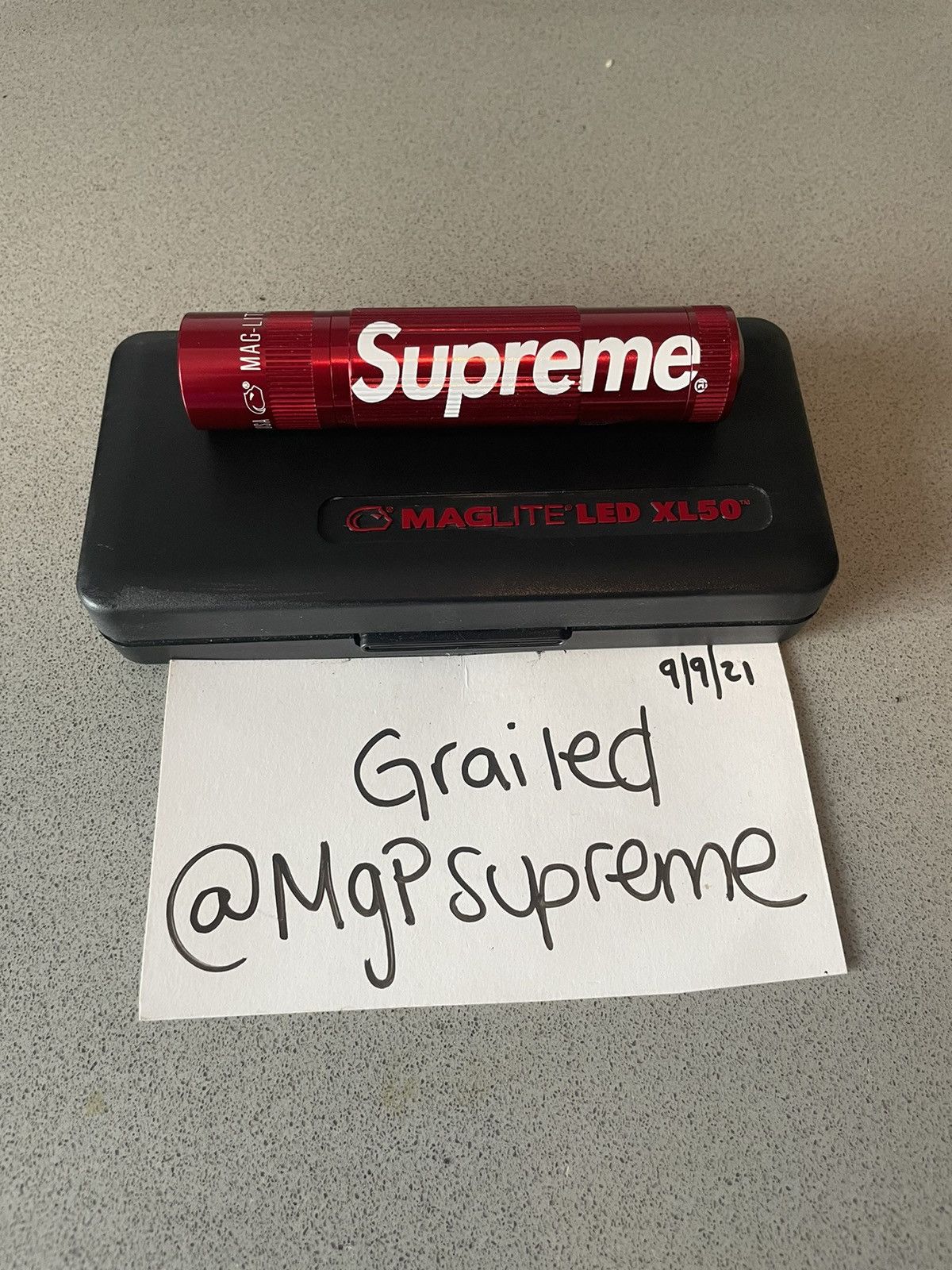 Supreme maglite outlet