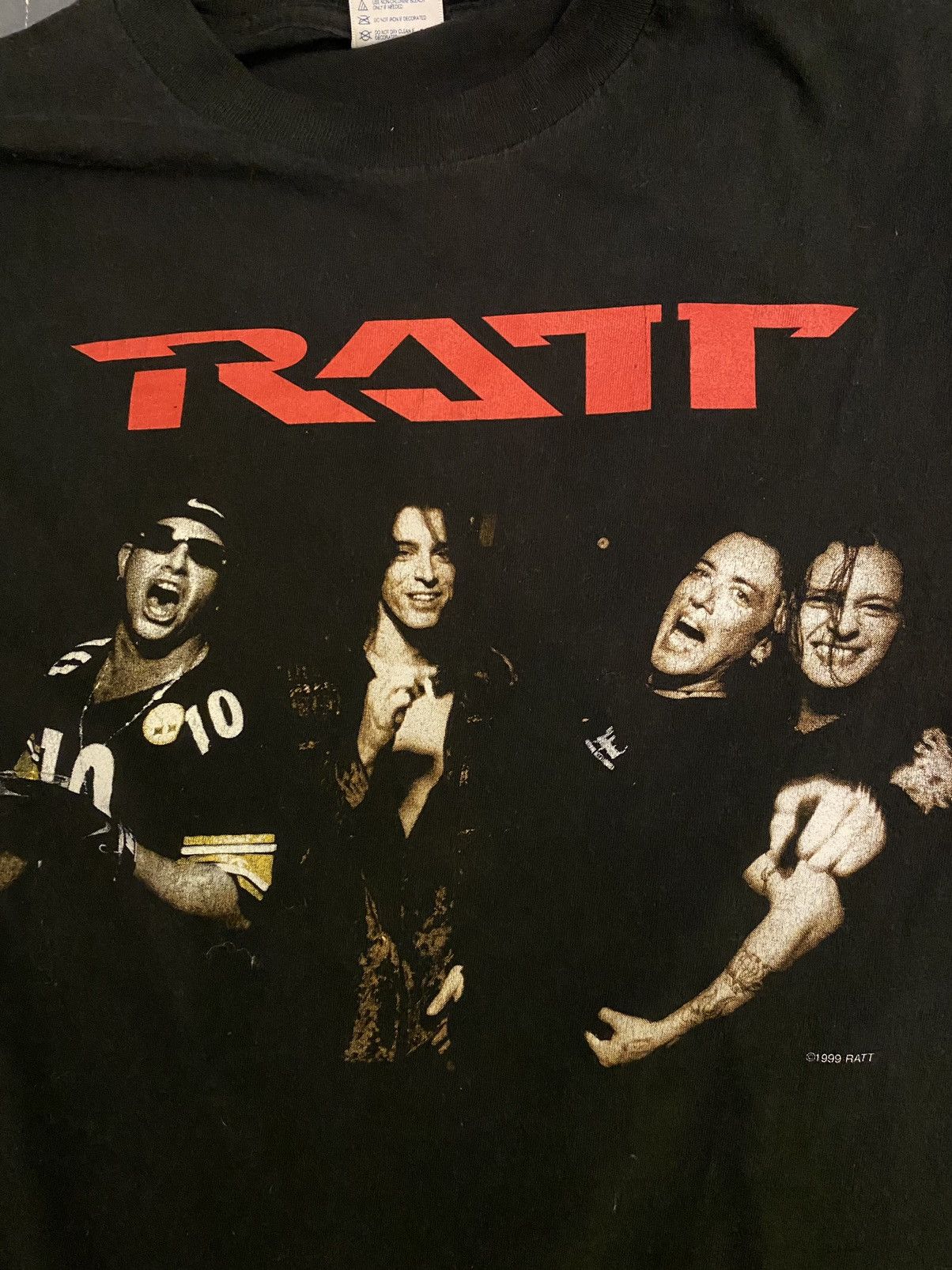 Vintage VINTAGE 1999 RATT WORLD TOUR T SHIRT Size US L / EU 52-54 / 3 - 2 Preview