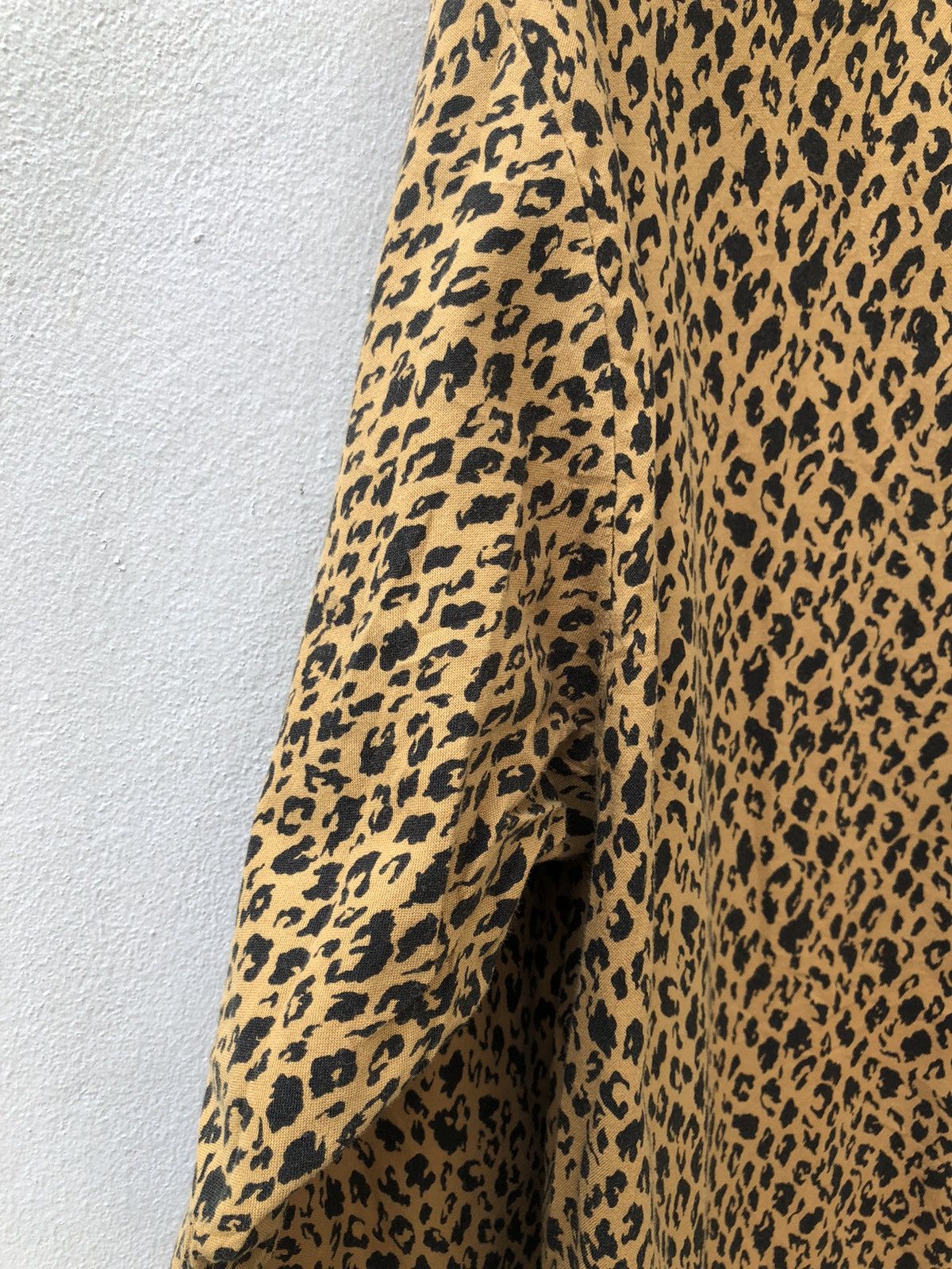 Vintage Vintage 90s A.D. Flavor Made in Japan Leopard Camo Shirt Size US L / EU 52-54 / 3 - 9 Thumbnail