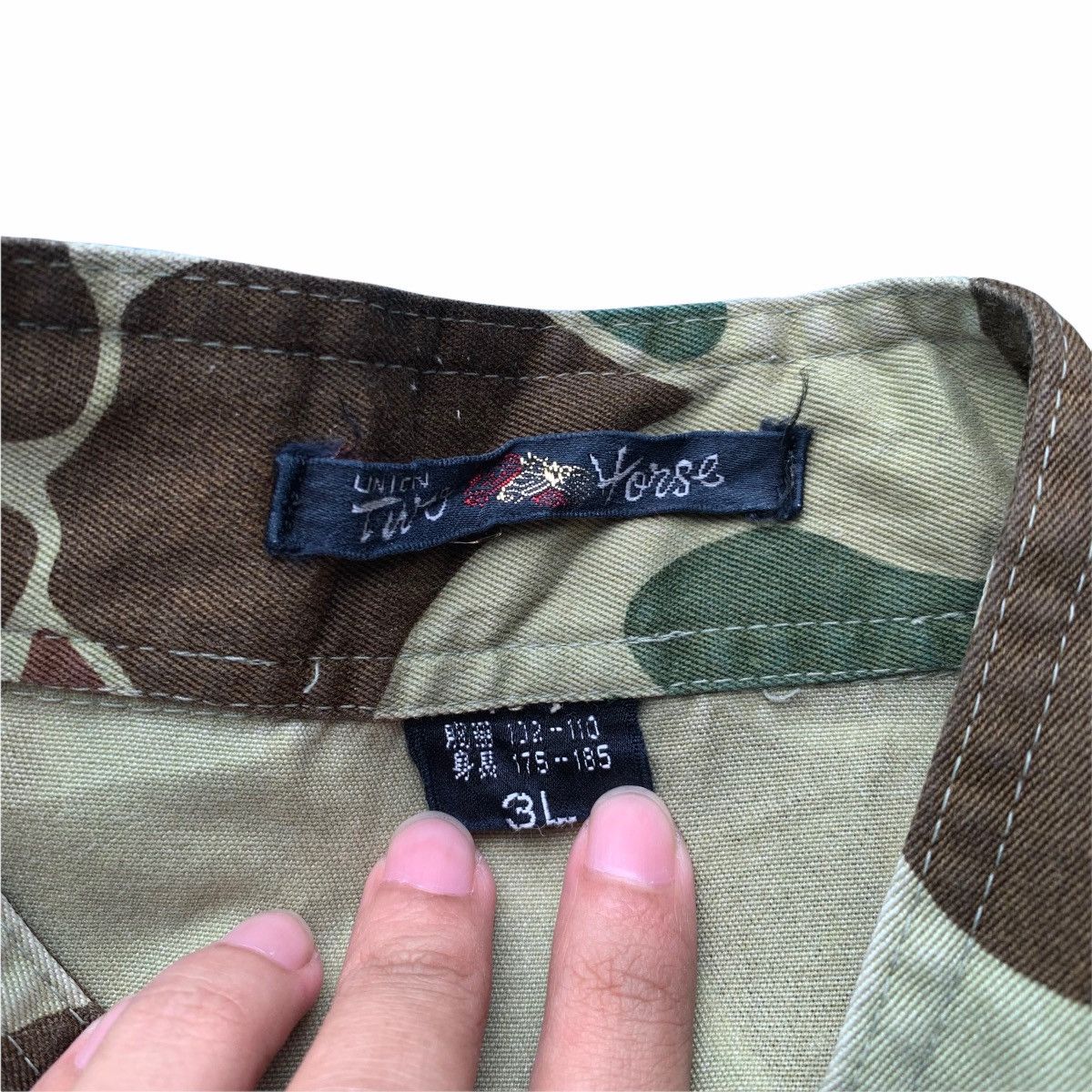 Vintage Vintage 90s Two Horse Camouflage Duck Jacket Size US L / EU 52-54 / 3 - 7 Thumbnail