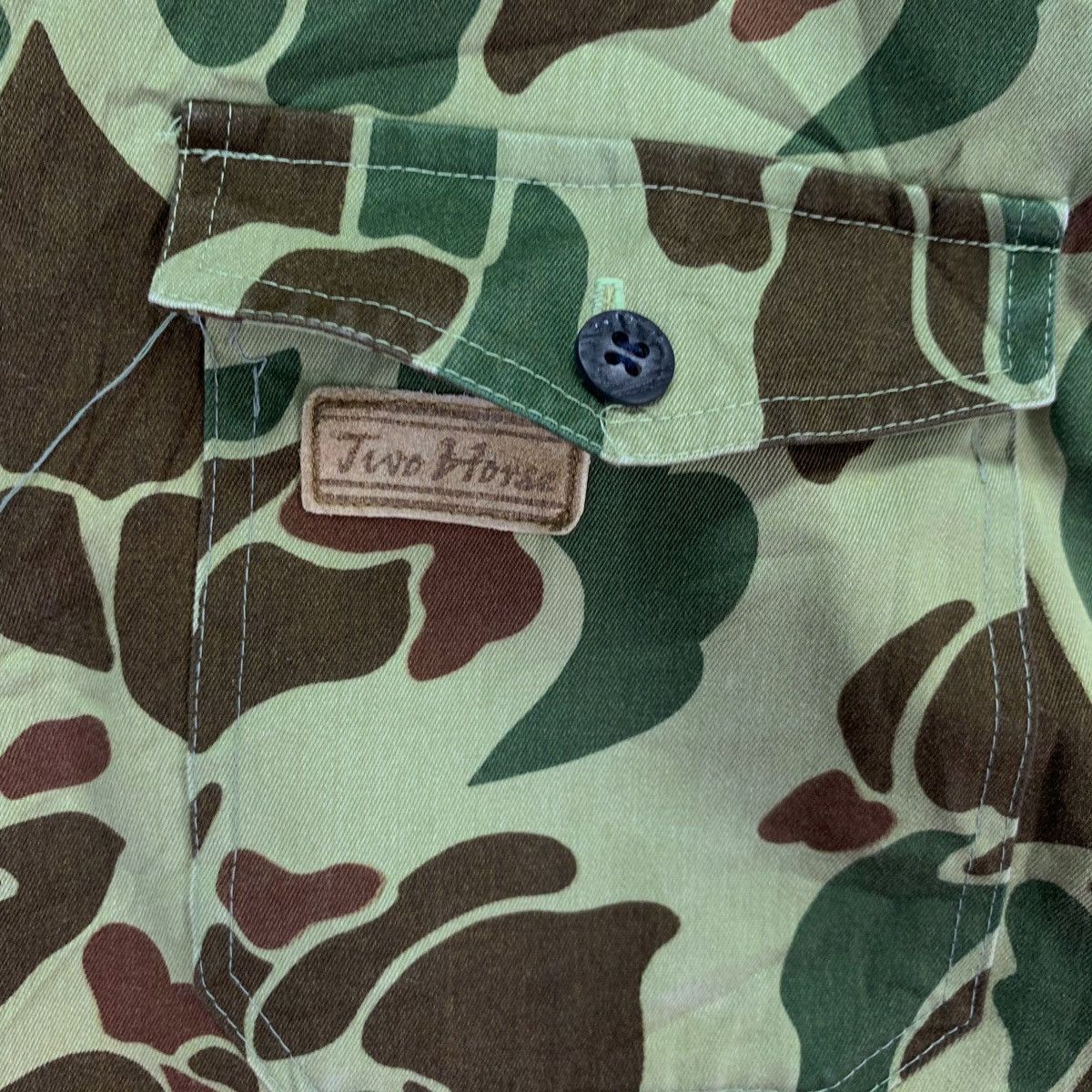 Vintage Vintage 90s Two Horse Camouflage Duck Jacket Size US L / EU 52-54 / 3 - 4 Thumbnail