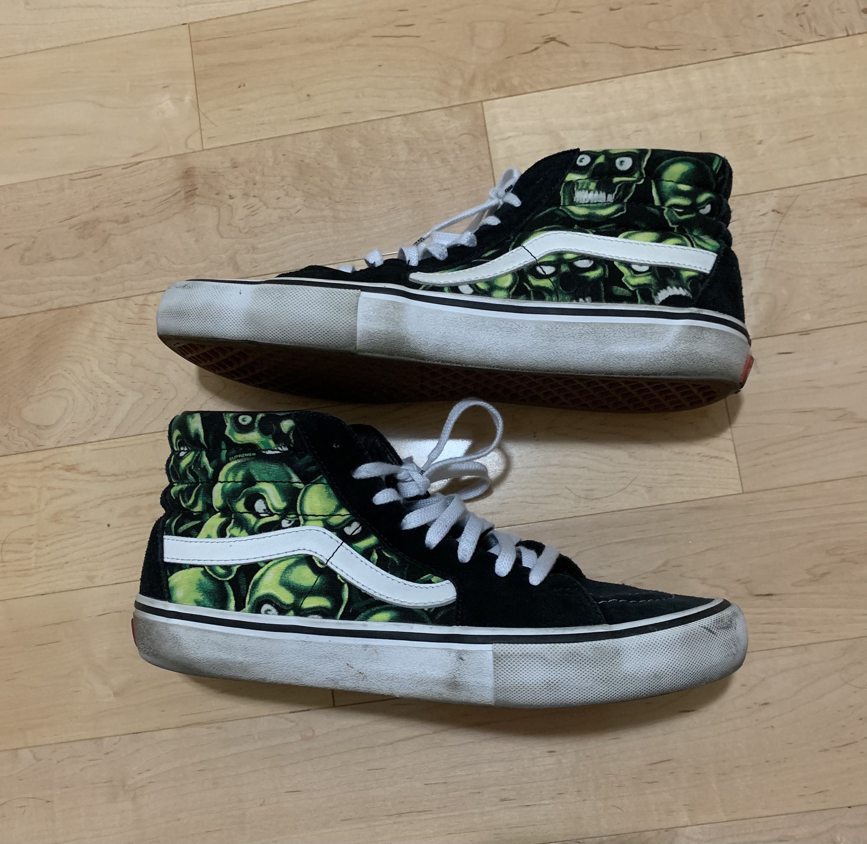 Vans Supreme x Sk8-Hi 'Glow-In-The-Dark Skull Pile