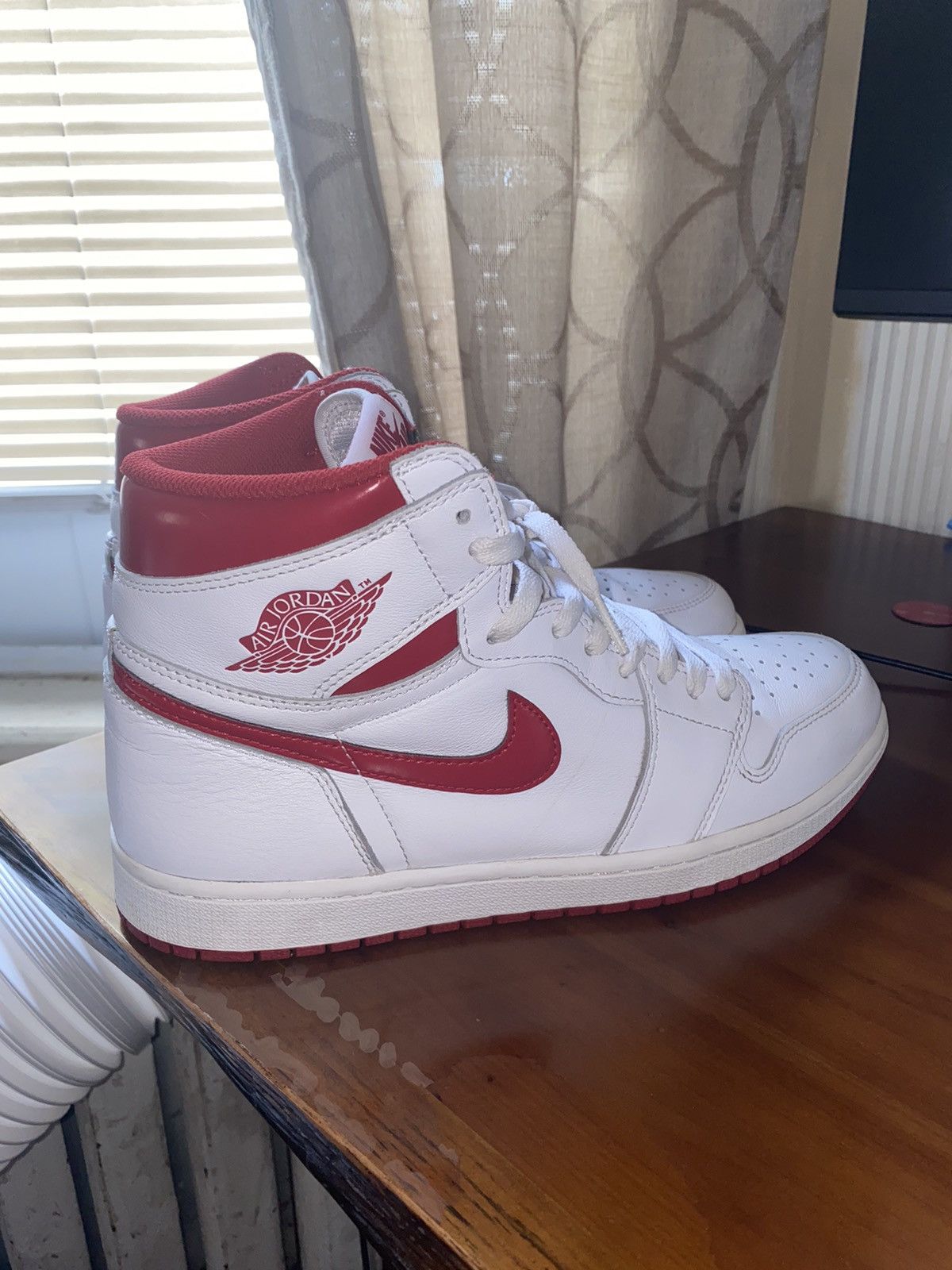 Air Jordan 1 Retro High OG Metallic Red 2017