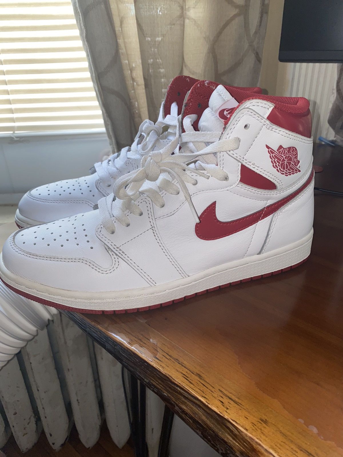 Air Jordan 1 Retro High OG Metallic Red 2017