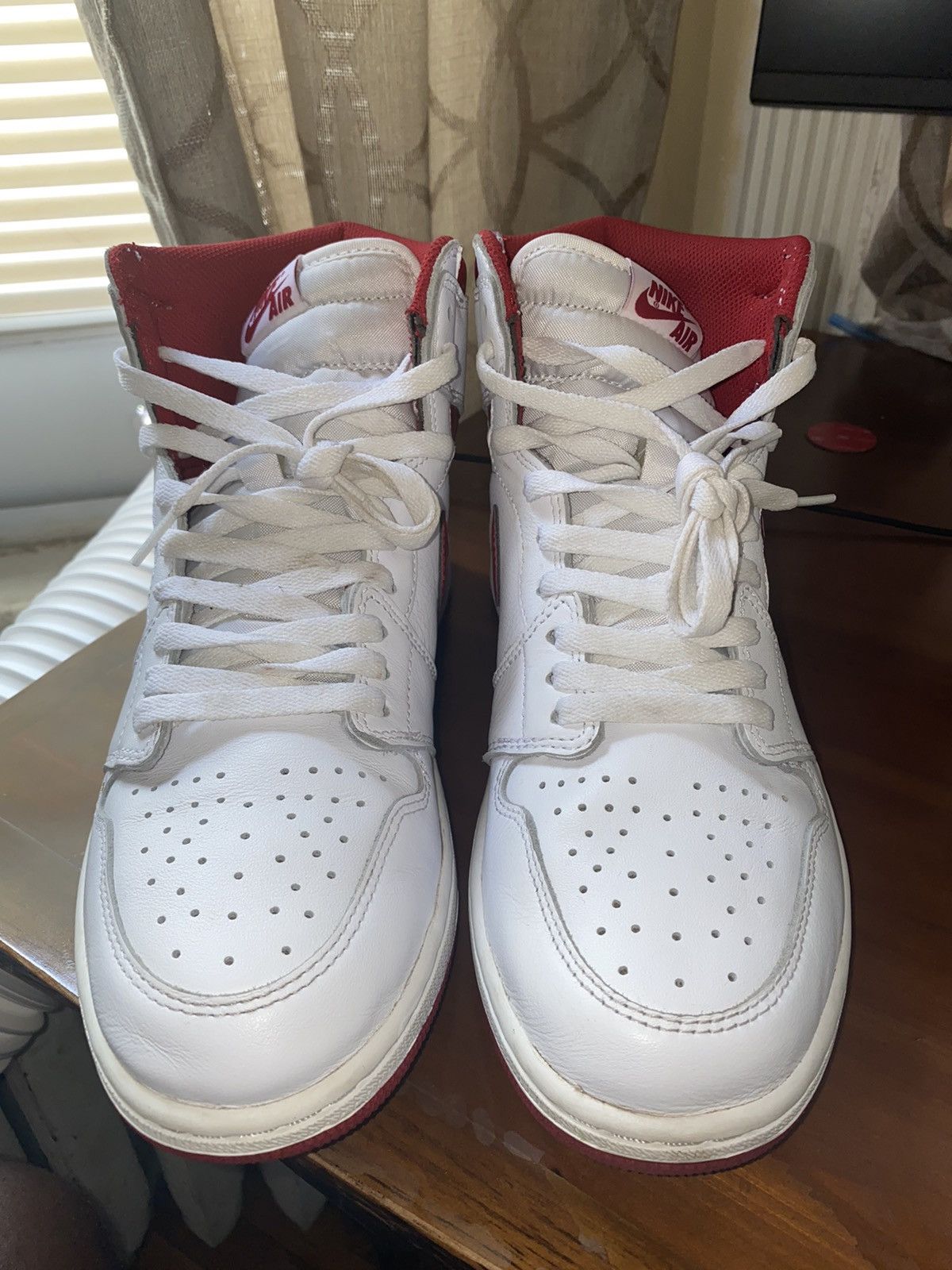Air Jordan 1 Retro High OG Metallic Red 2017