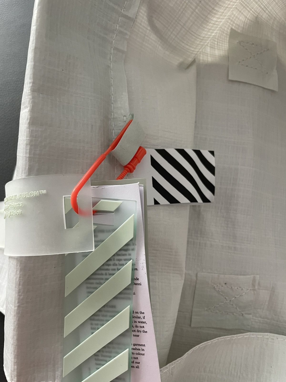 Off-White Brand NEW XL Super Limited Edition Runway Logo Tote Bag Size ONE SIZE - 17 Thumbnail