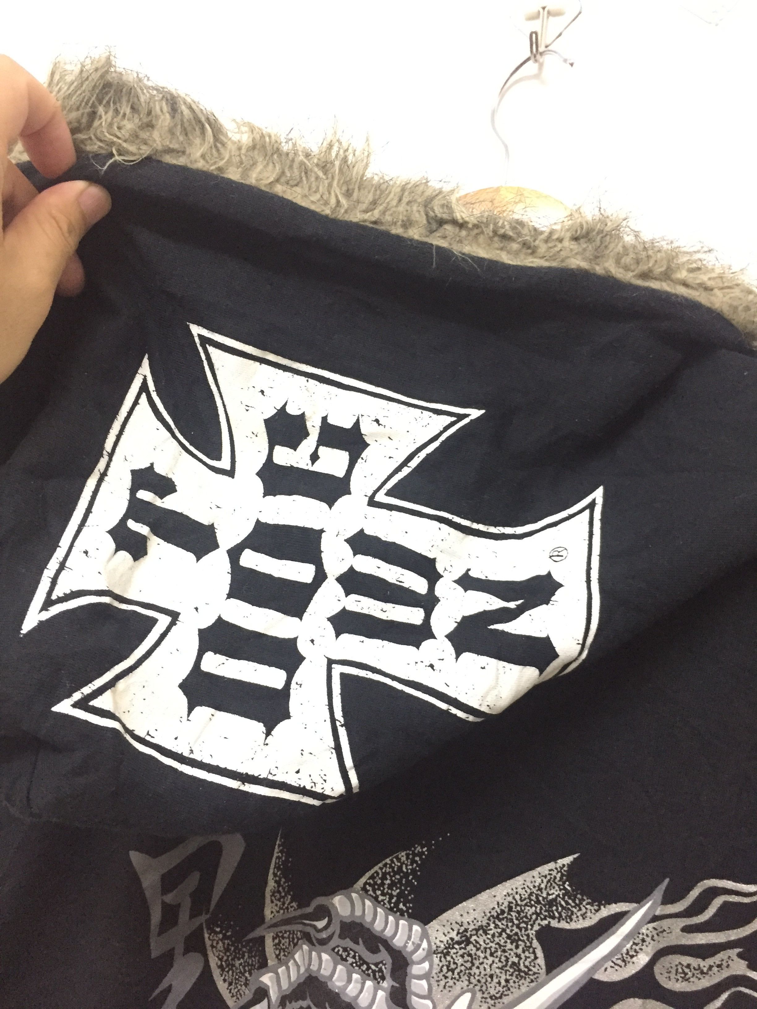 Dogtown 2000s Black Dragon Snap button fur hoodie Size US XL / EU 56 / 4 - 7 Thumbnail
