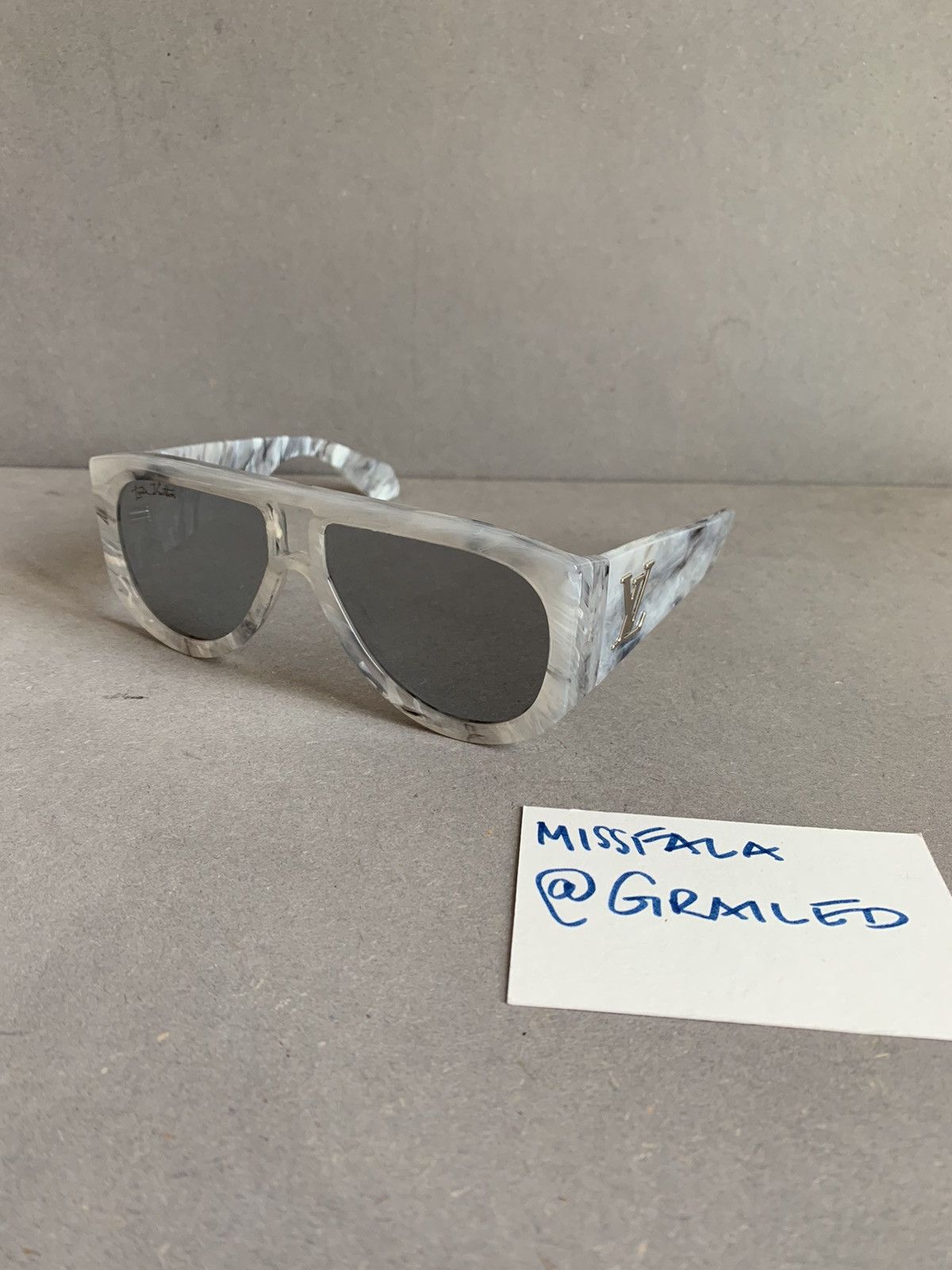 Louis Vuitton Louis Vuitton white silver marble Selby sunglasses Size ONE SIZE - 3 Thumbnail
