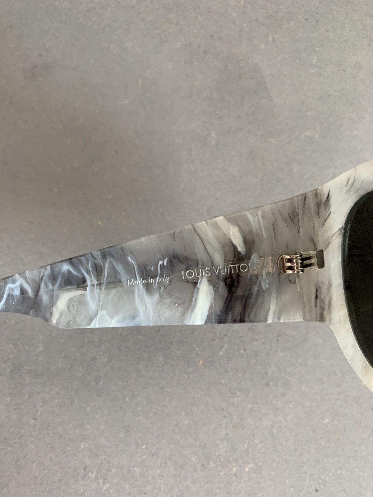 Louis Vuitton Louis Vuitton white silver marble Selby sunglasses Size ONE SIZE - 7 Thumbnail