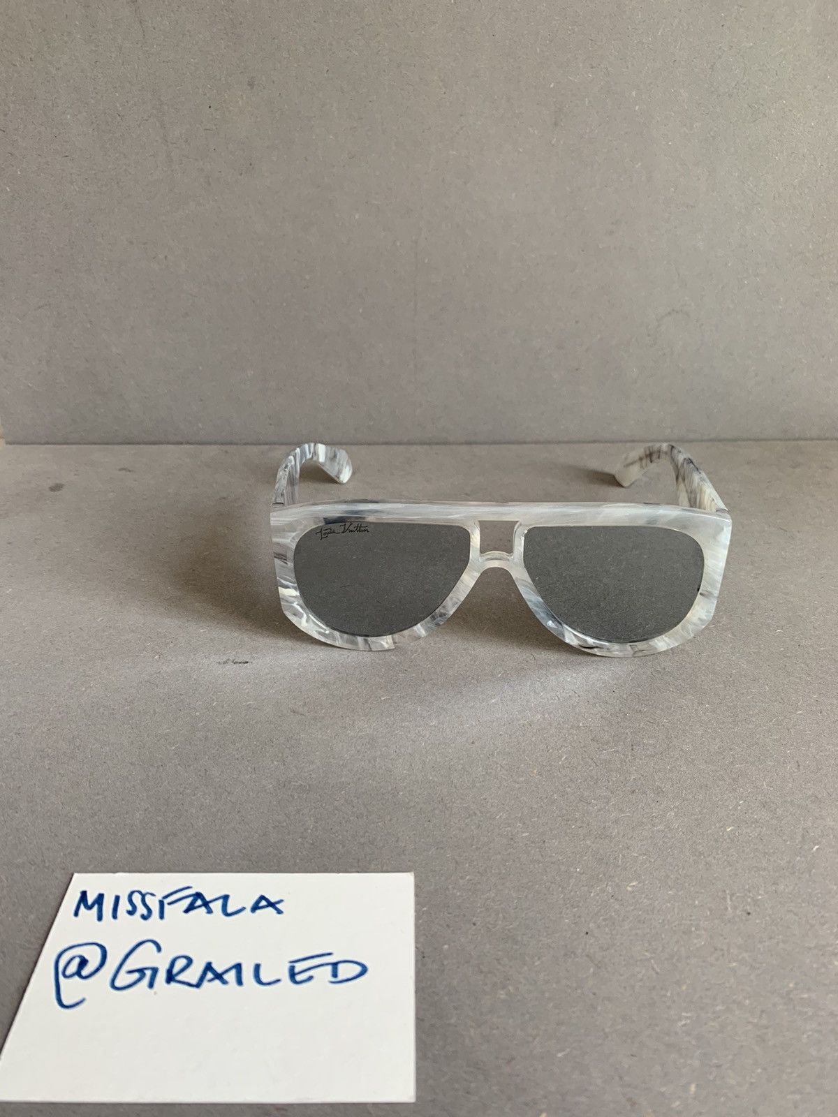 Louis Vuitton Louis Vuitton white silver marble Selby sunglasses Size ONE SIZE - 2 Thumbnail