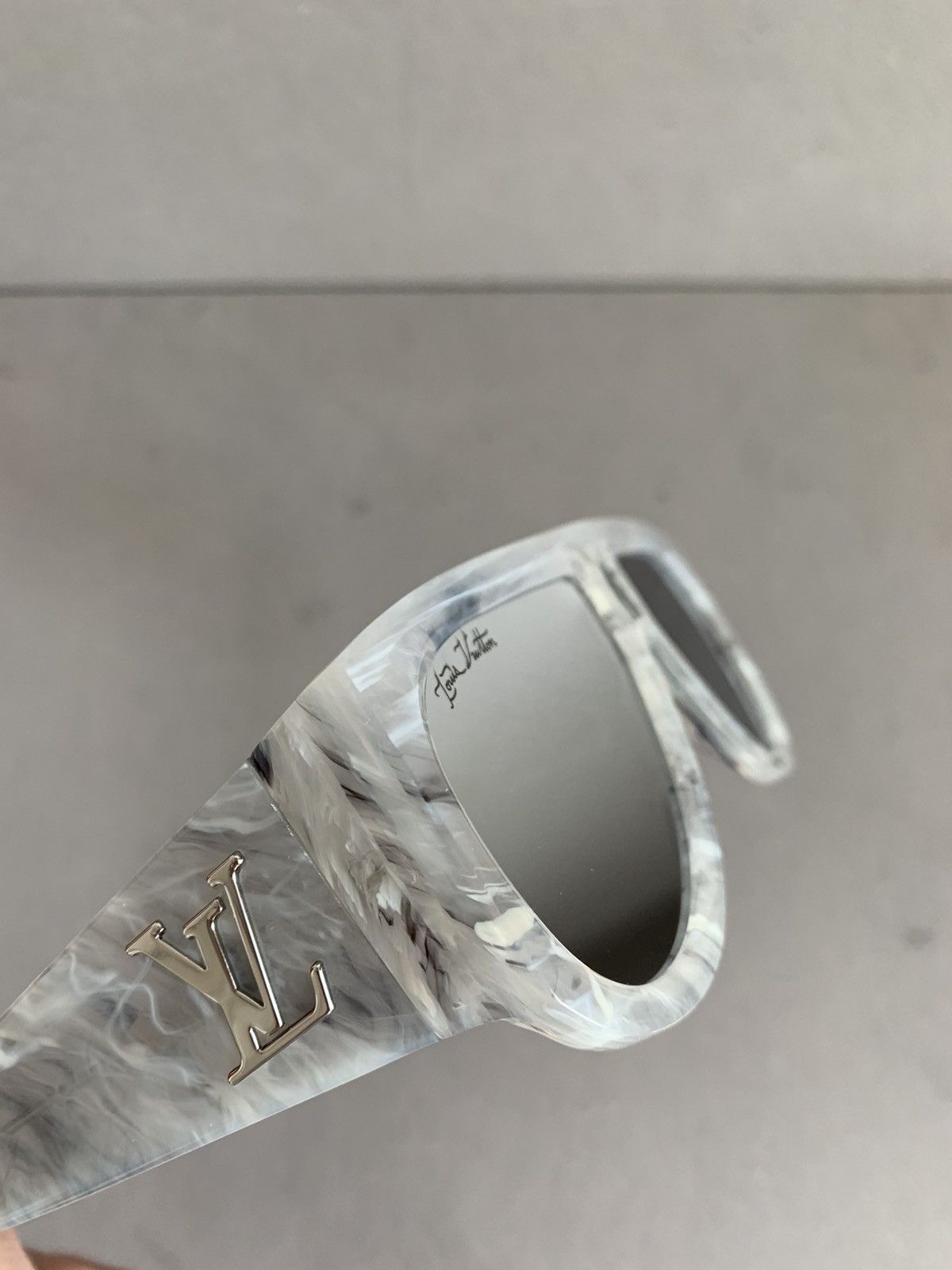 Louis Vuitton Louis Vuitton white silver marble Selby sunglasses Size ONE SIZE - 8 Thumbnail
