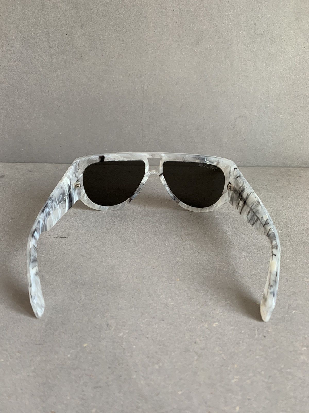 Louis Vuitton Louis Vuitton white silver marble Selby sunglasses Size ONE SIZE - 5 Thumbnail