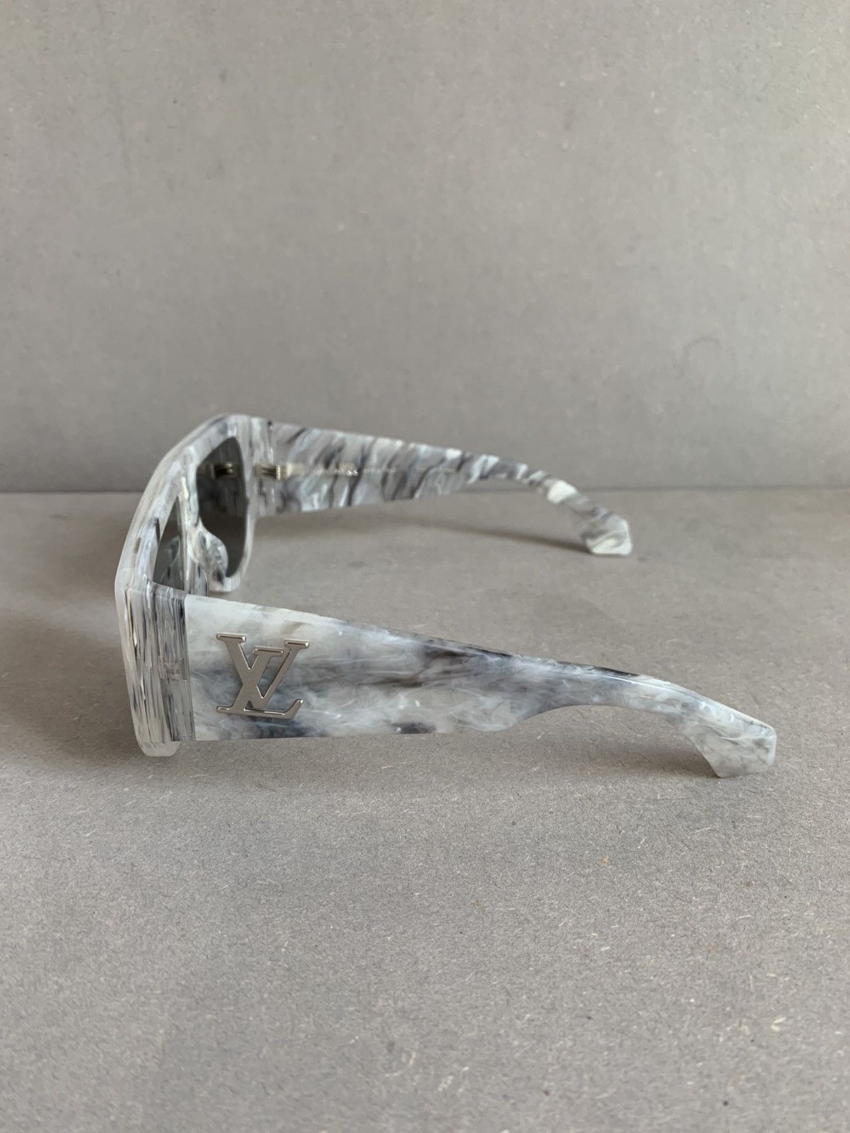 Louis Vuitton Louis Vuitton white silver marble Selby sunglasses Size ONE SIZE - 4 Thumbnail