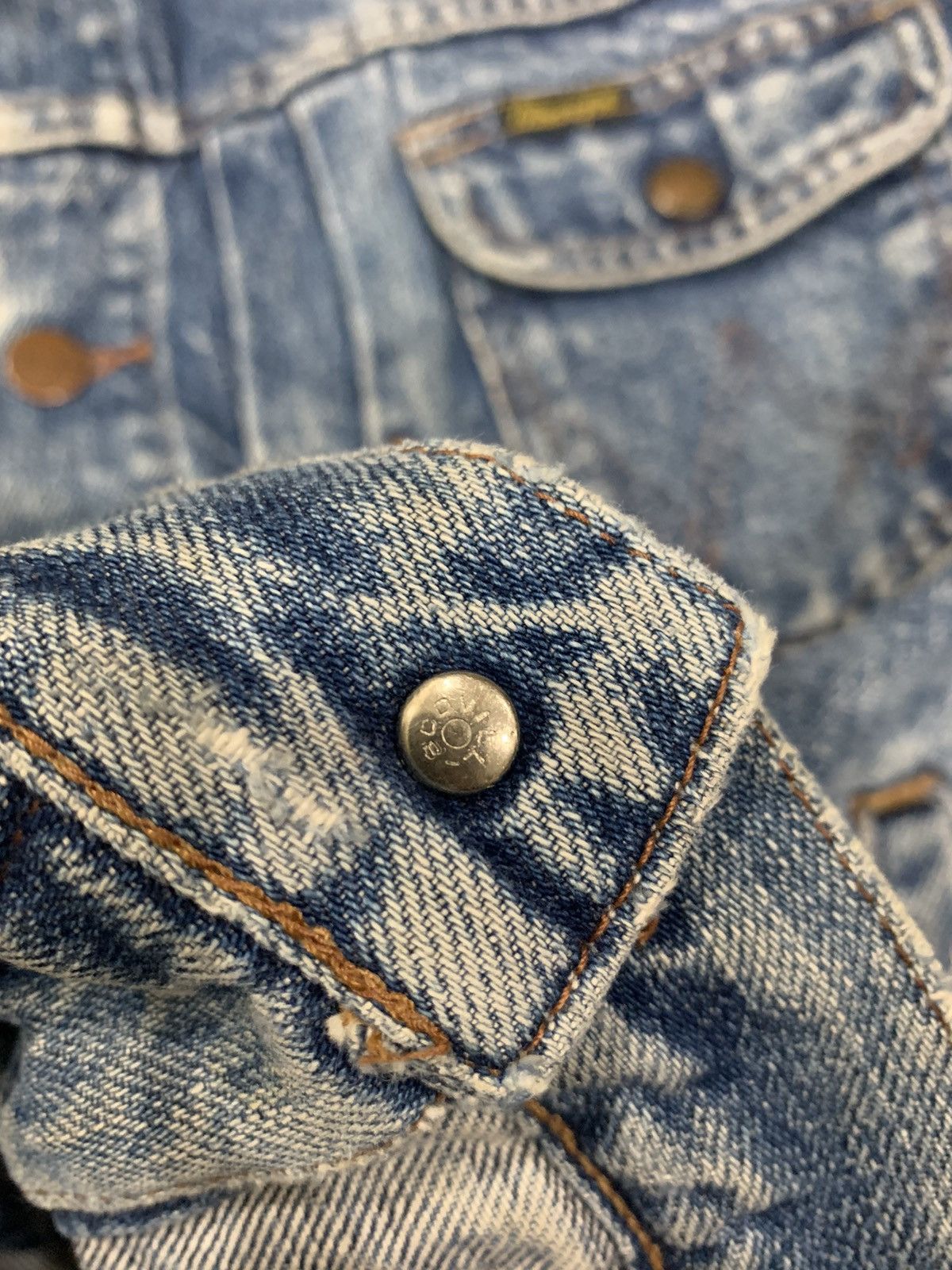 Wrangler Vintage Wrangler Distressed Trucker Denim Jacket Size US S / EU 44-46 / 1 - 10 Thumbnail