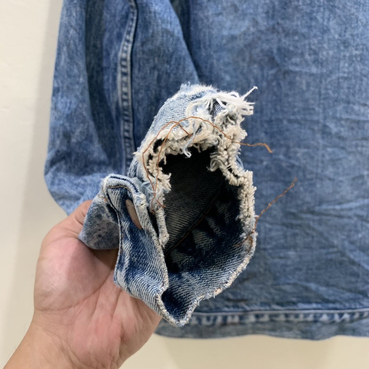 Wrangler Vintage Wrangler Distressed Trucker Denim Jacket Size US S / EU 44-46 / 1 - 13 Thumbnail
