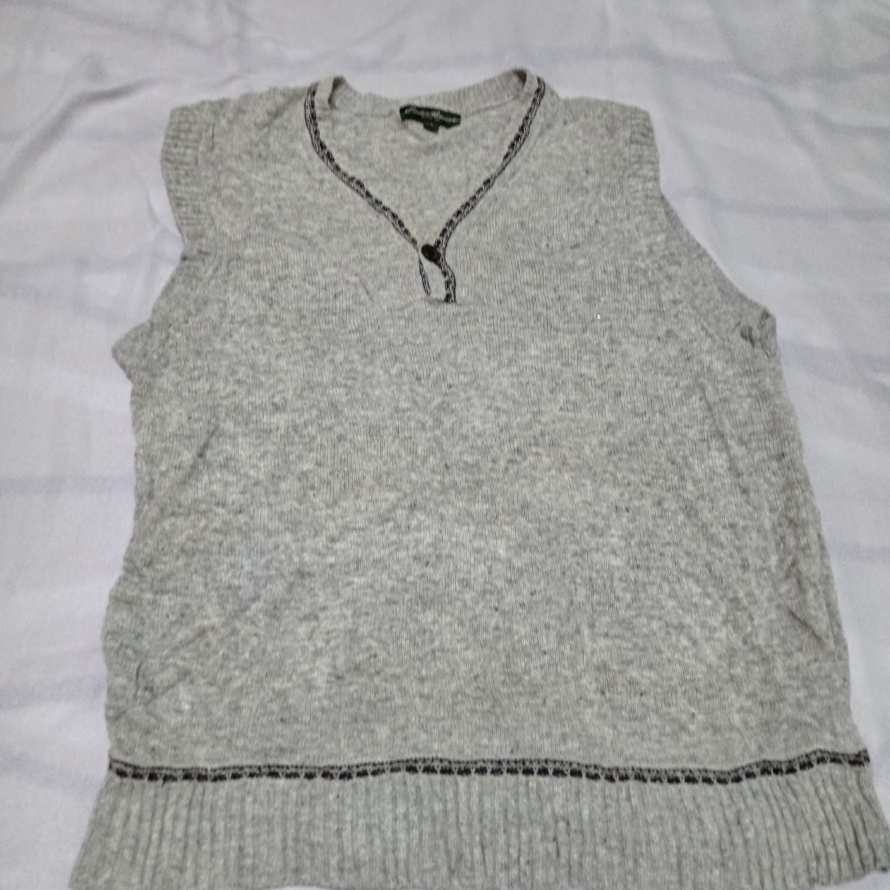 SLEEVELESS BY EDDIE BAUER VINTAGE DESIGN