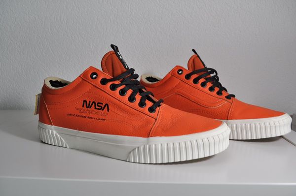 Vans store nasa 43