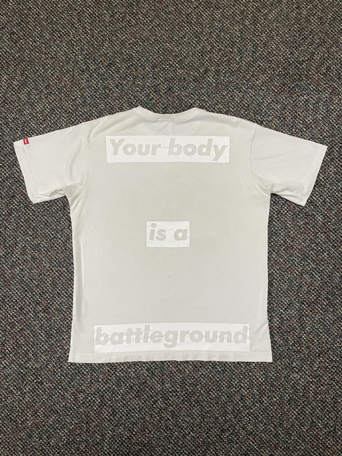 Barbara Kruger × Uniqlo Vintage Barbara Kruger Your Body Is A Battleground Tee Size US L / EU 52-54 / 3 - 4 Thumbnail