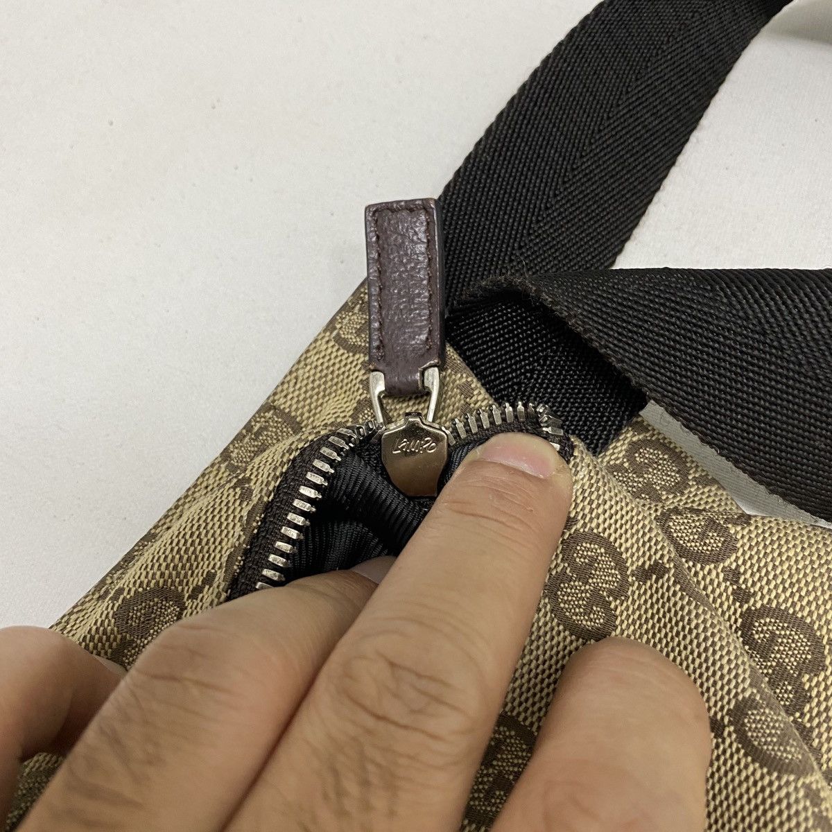 Gucci AUTHENTIC GUCCI GG BROWN WAIST BUM BAG Size ONE SIZE - 13 Thumbnail