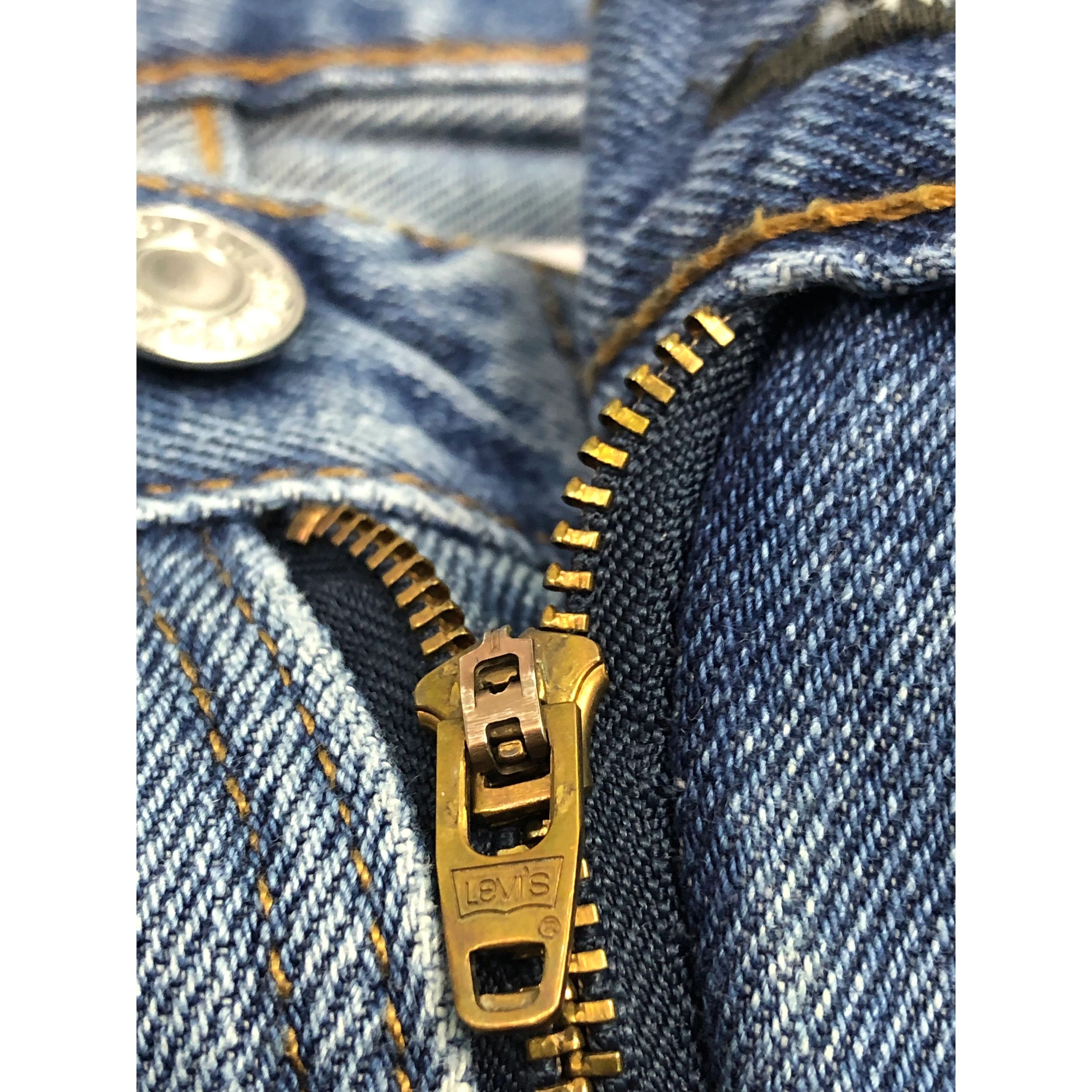 Levi's Vintage Levis 550 Lightwash Jeans DP0502 Size US 39 - 8 Thumbnail
