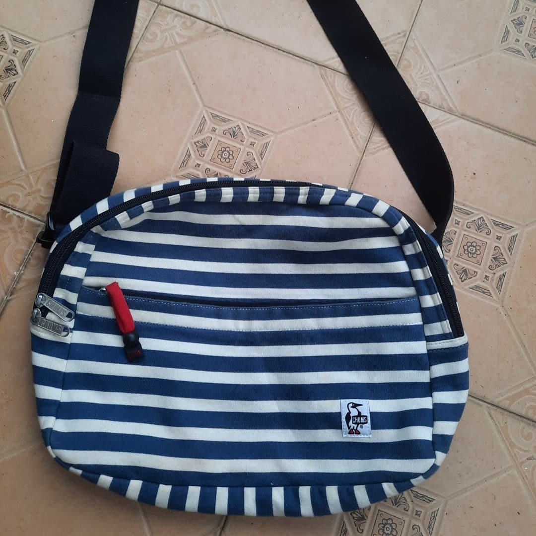 chums outdoor crossbody bag navy stripe blue