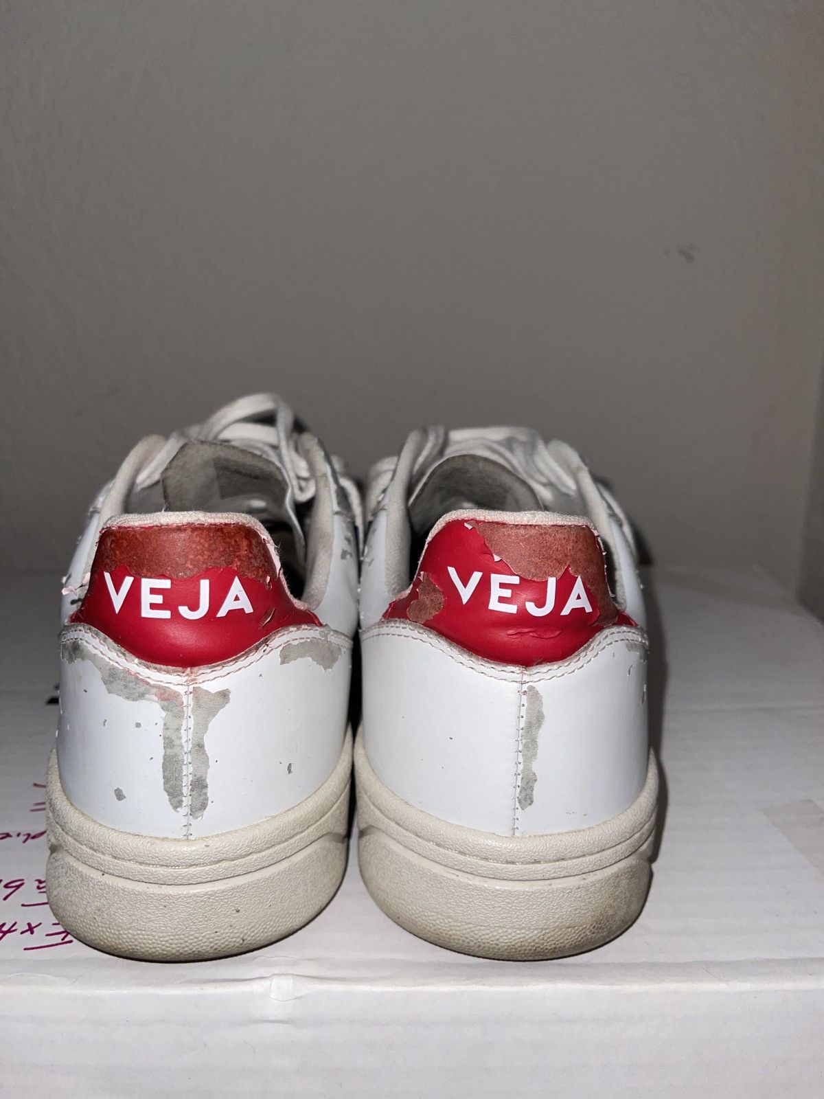 Veja Veja V10 sneaker shredded Size US 10.5 / EU 43-44 - 1 Thumbnail
